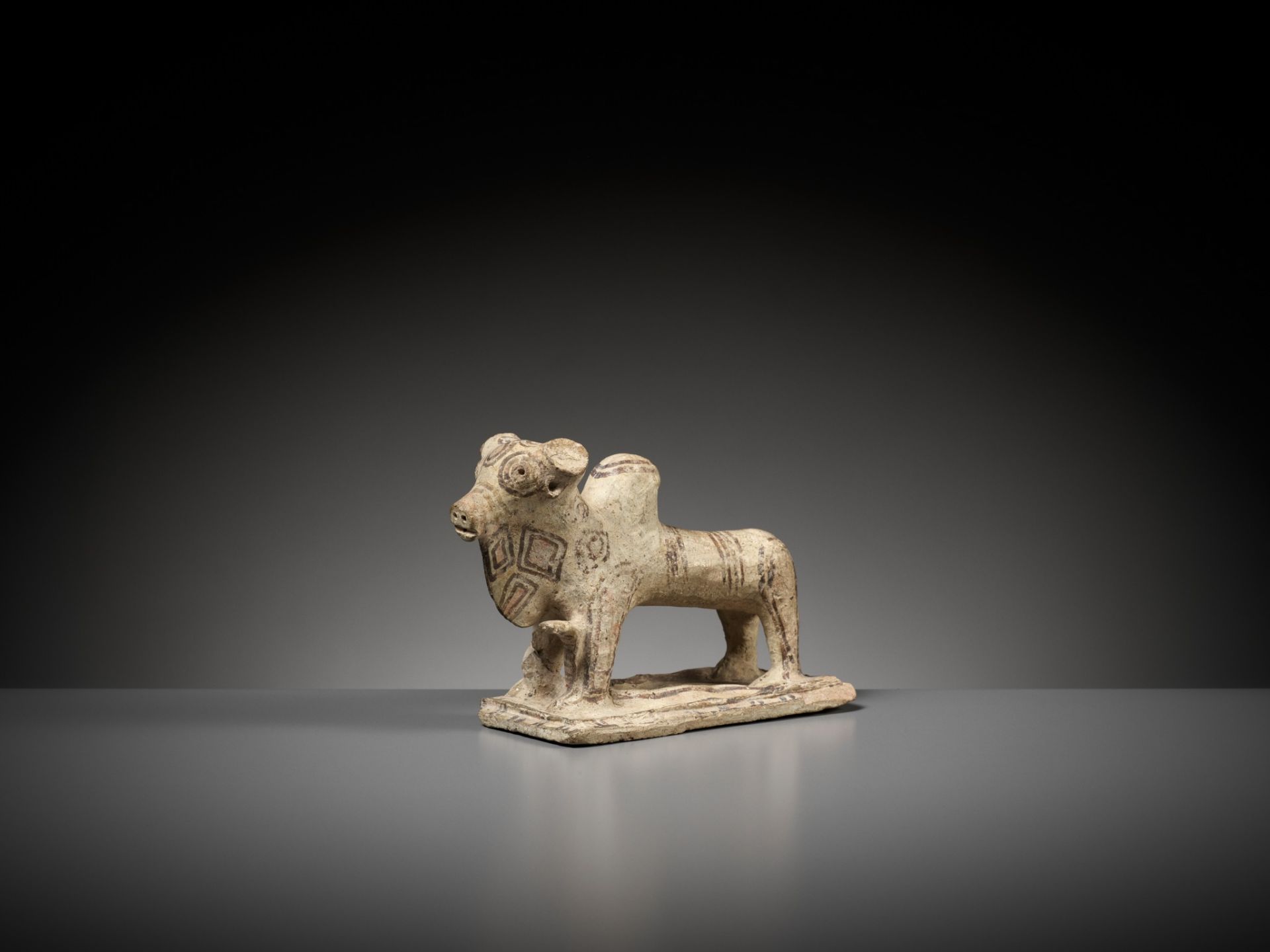 A PAINTED TERRACOTTA FIGURE OF A HUMPED OX, MOHENJO-DARO - Image 3 of 12