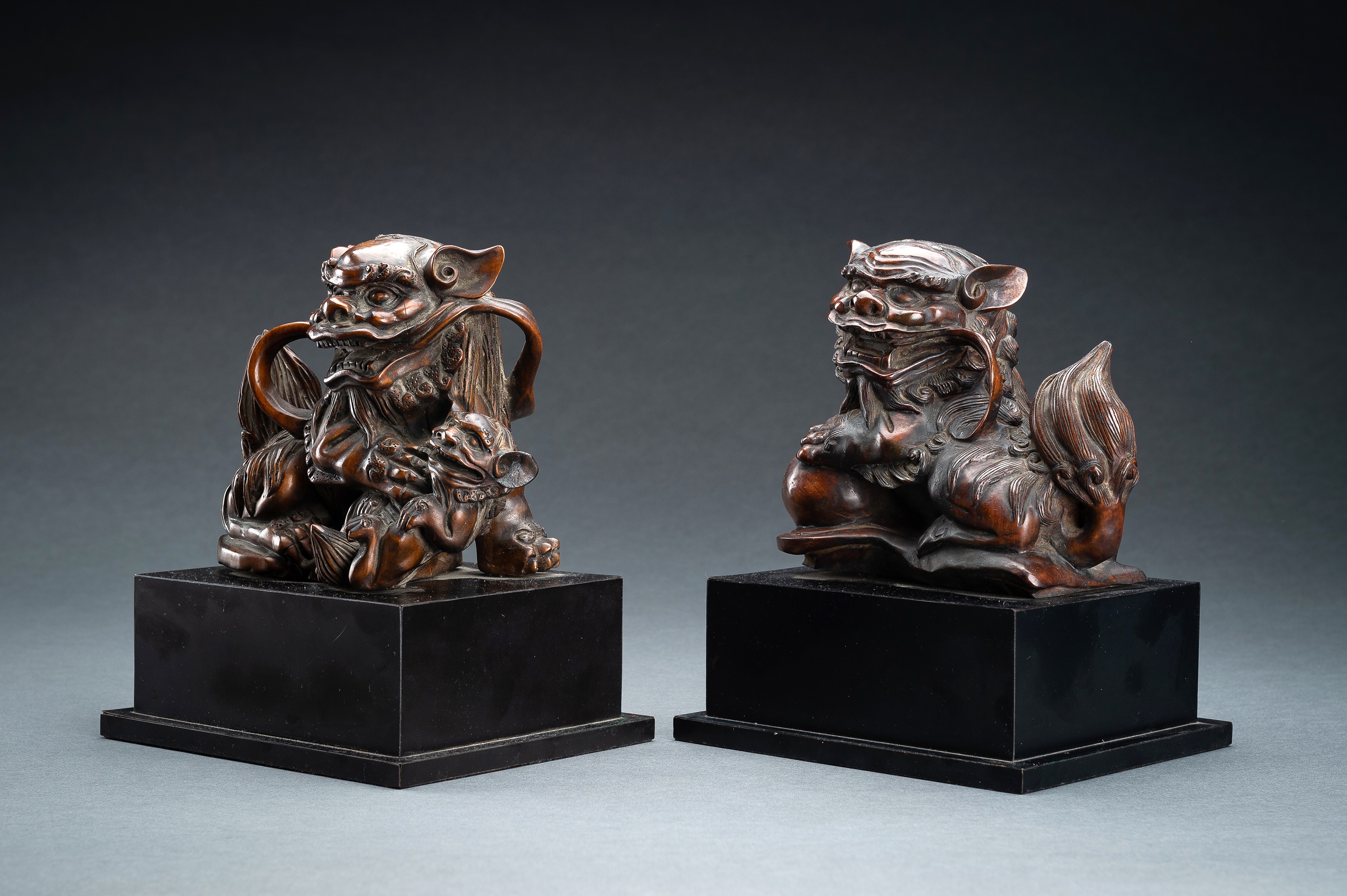 A PAIR OF FINE BOXWOOD 'BUDDHIST LION' CARVINGS, QING - Image 7 of 16