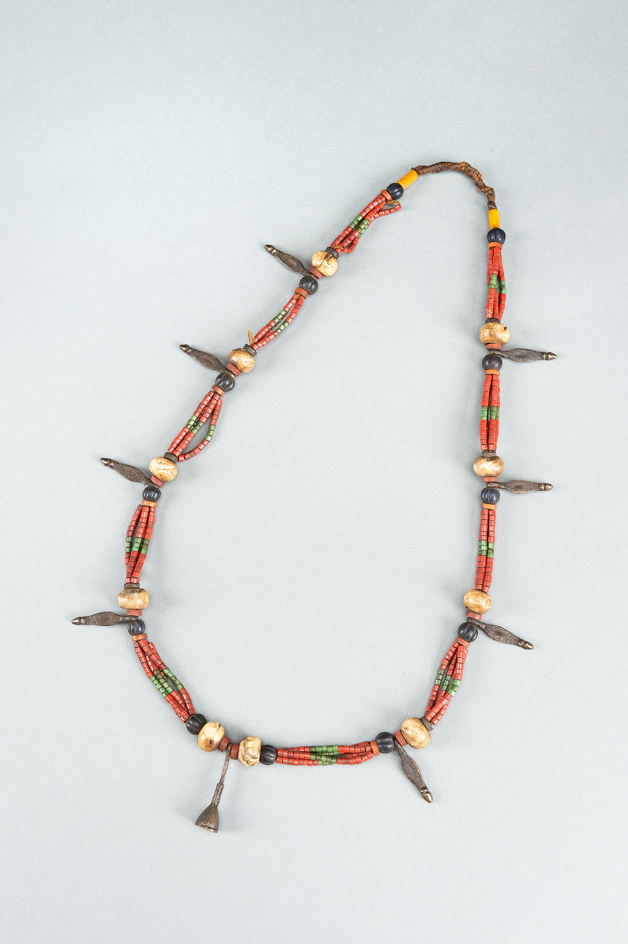 A NAGALAND MULTI-COLORED GLASS, BRASS AND SHELL NECKLACE, c. 1900s - Image 8 of 9