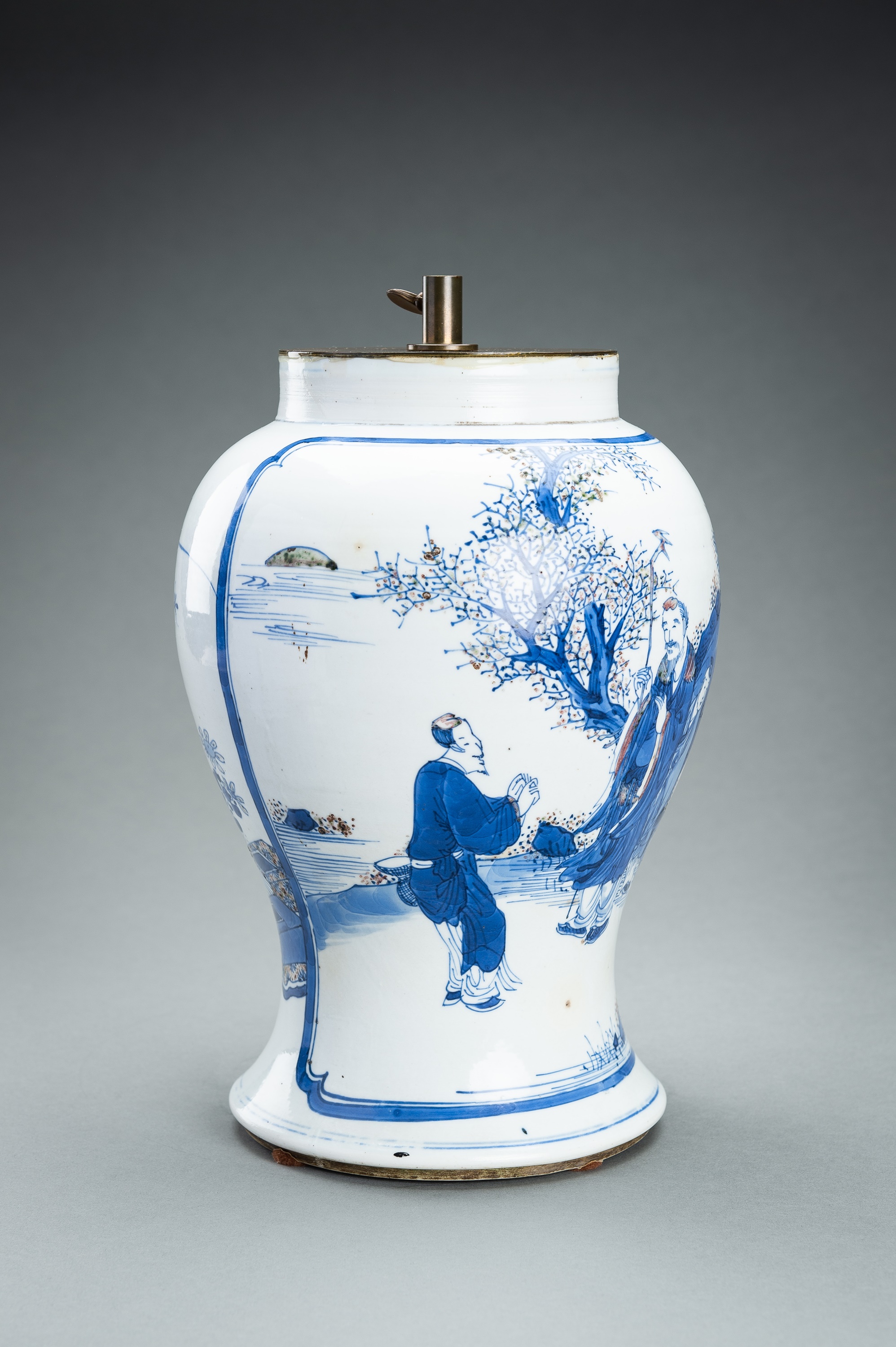 A 'HUNDRED ANTIQUES' PORCELAIN VASE, QING - Image 7 of 13