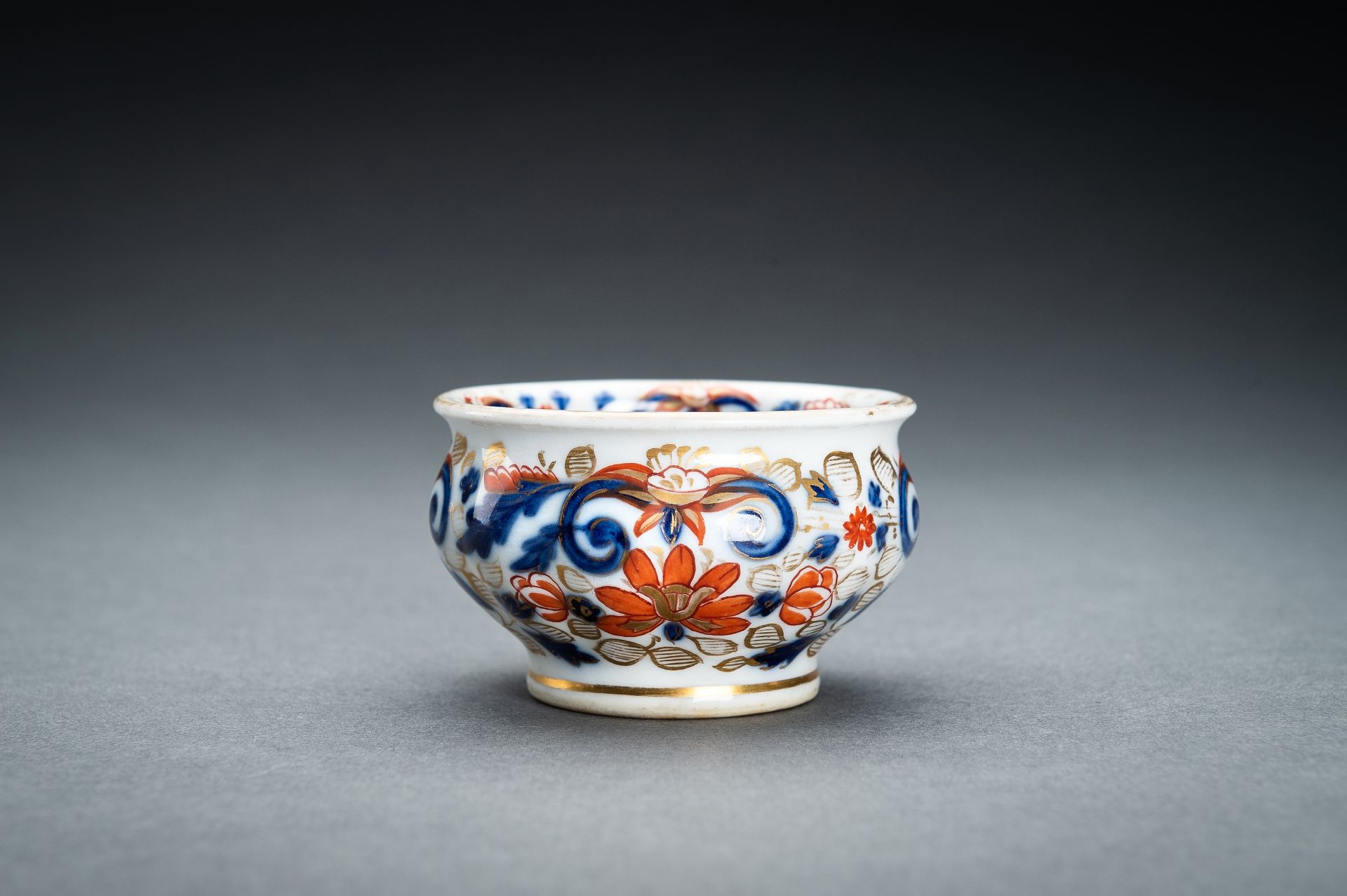 A GROUP OF FOUR MINIATURE PORCELAIN ITEMS - Image 15 of 16