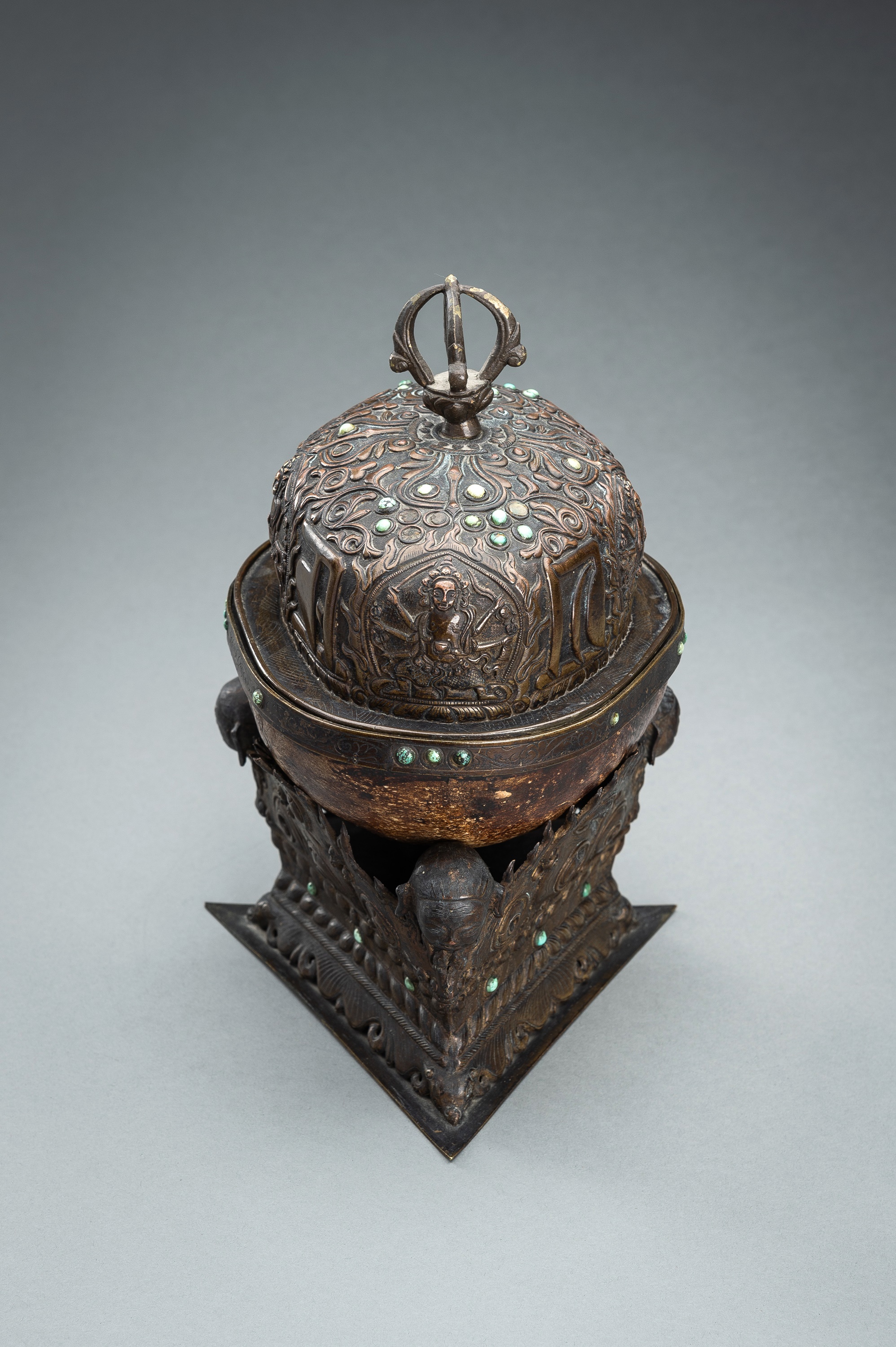 A COPPER MOUNTED KAPALA AND STAND, 19TH CENTURY - Image 13 of 19