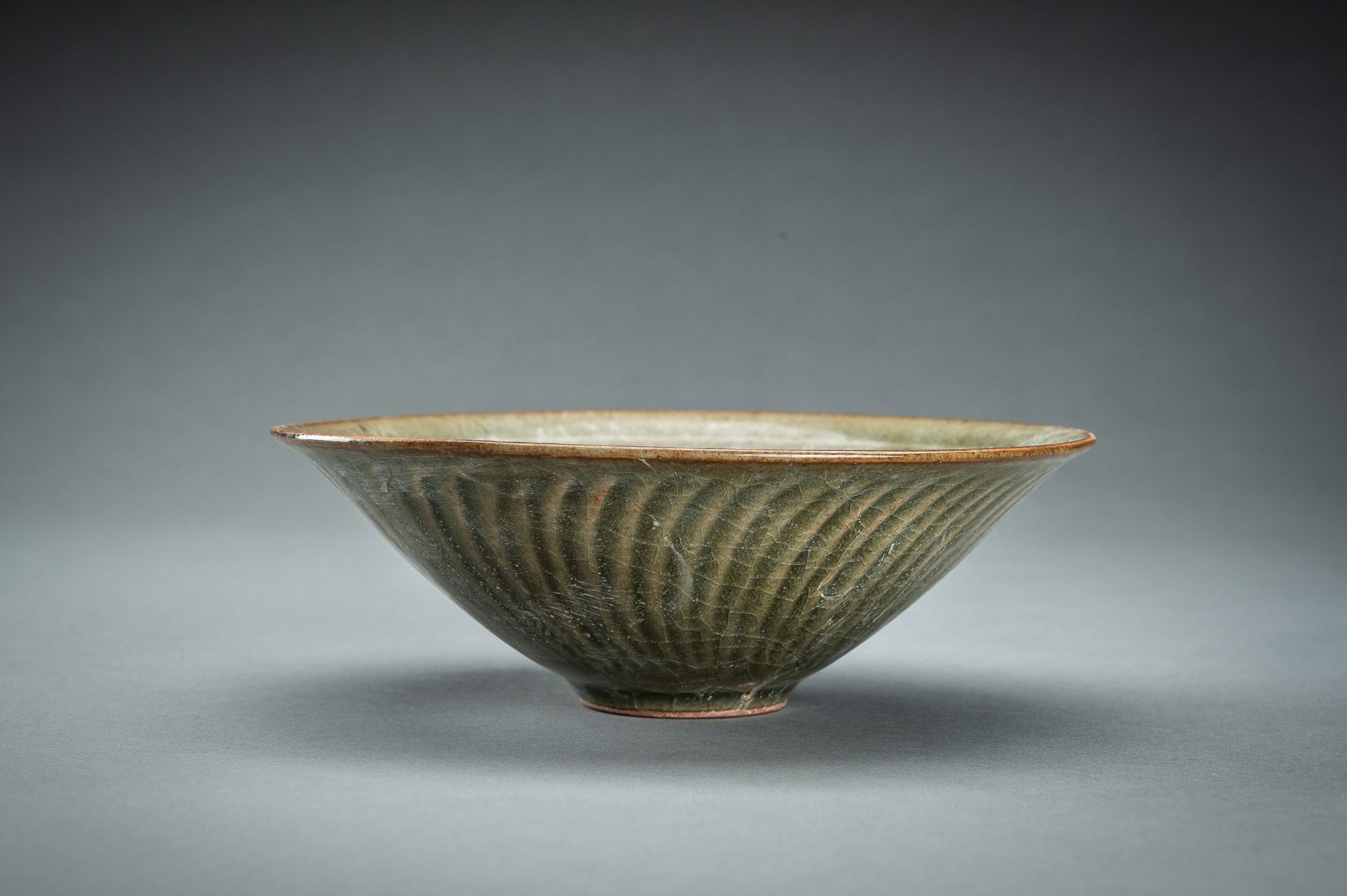 A LONGQUAN CELADON 'BOYS' BOWL, NORTHERN SONG STYLE - Image 7 of 13