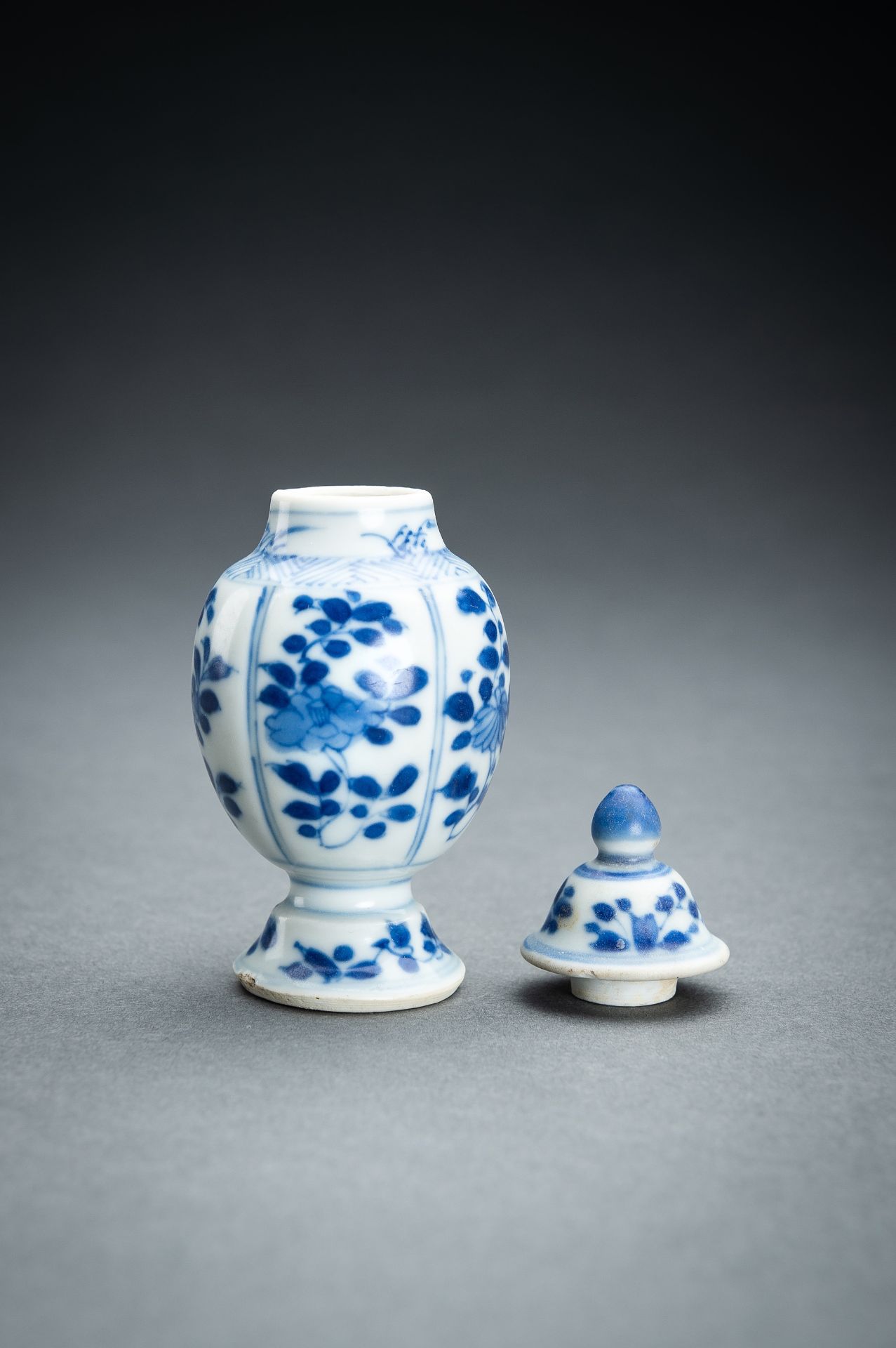 A GROUP OF FOUR MINIATURE PORCELAIN ITEMS - Image 9 of 16