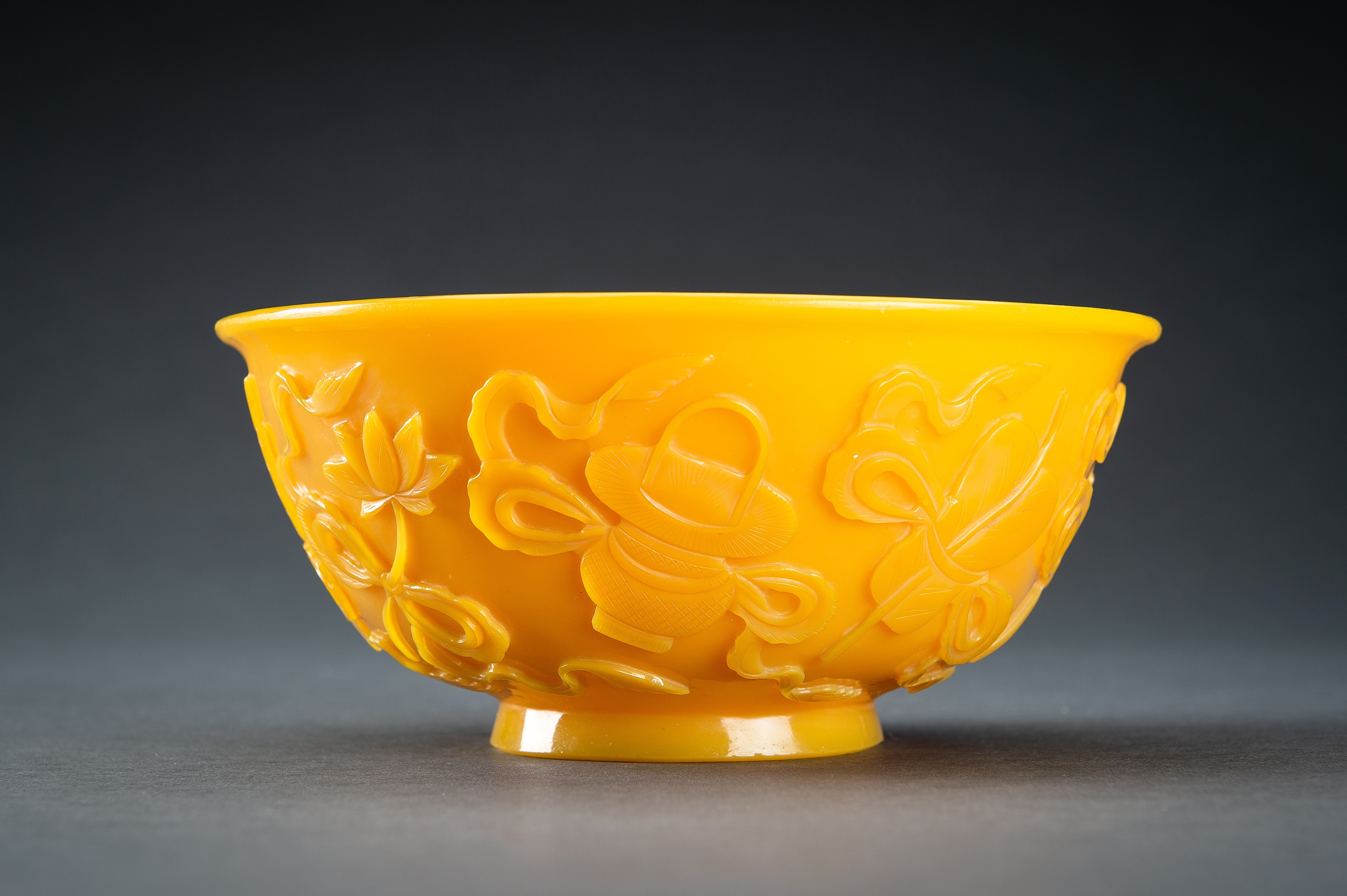 AN OPAQUE YELLOW GLASS BOWL WITH BUDDHIST SYMBOLS, QING - Image 4 of 13