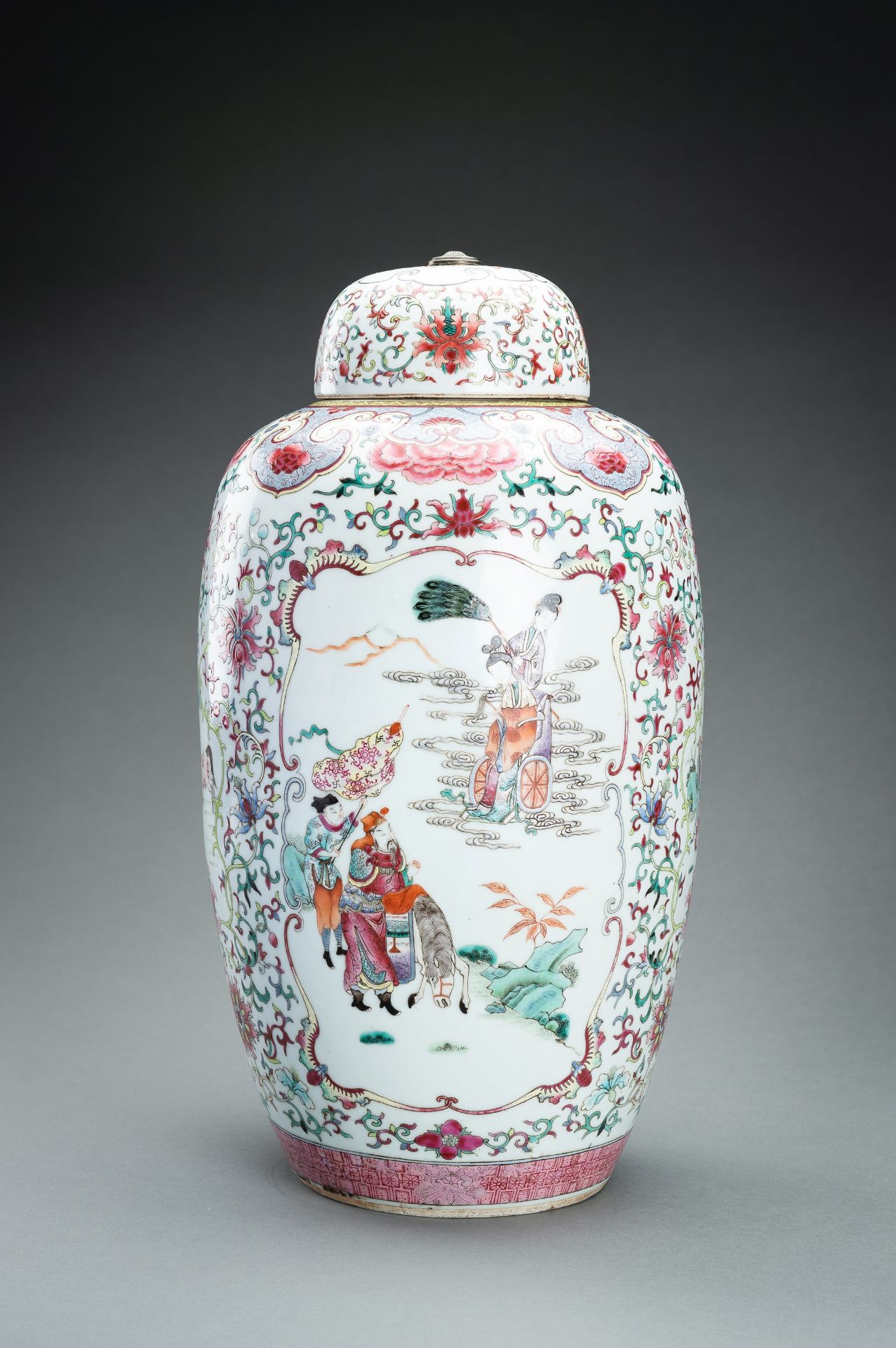 A LARGE FAMILLE ROSE PORCELAIN VASE AND COVER, QING - Image 7 of 18