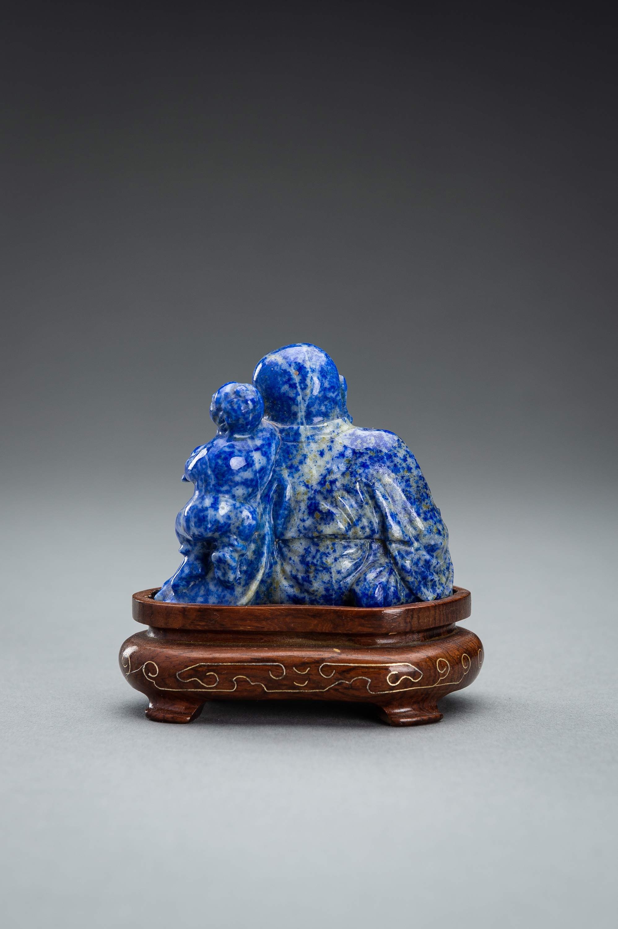 A LAPIS LAZULI FIGURE OF BUDAI WITH CHILD, 19TH CENTURY - Image 8 of 10