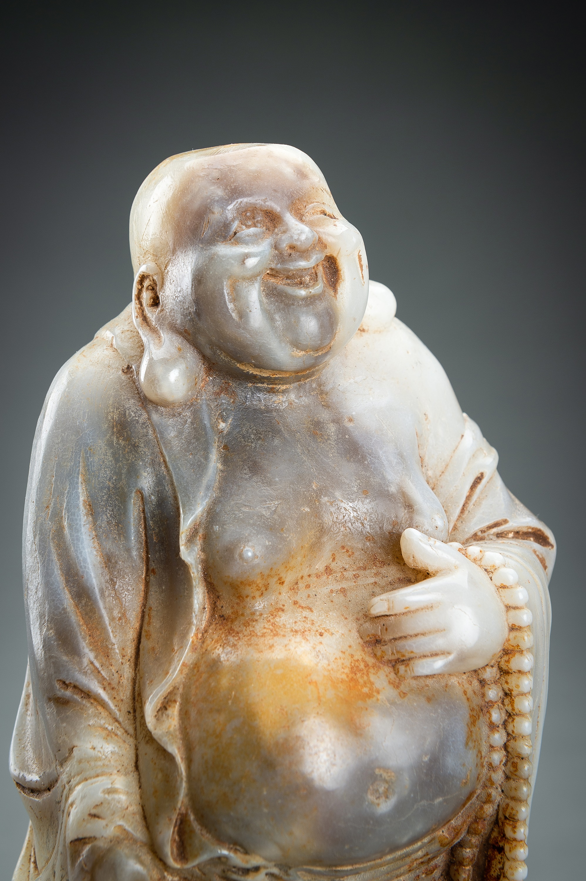 AN AGATE FIGURE OF BUDAI - Image 7 of 13