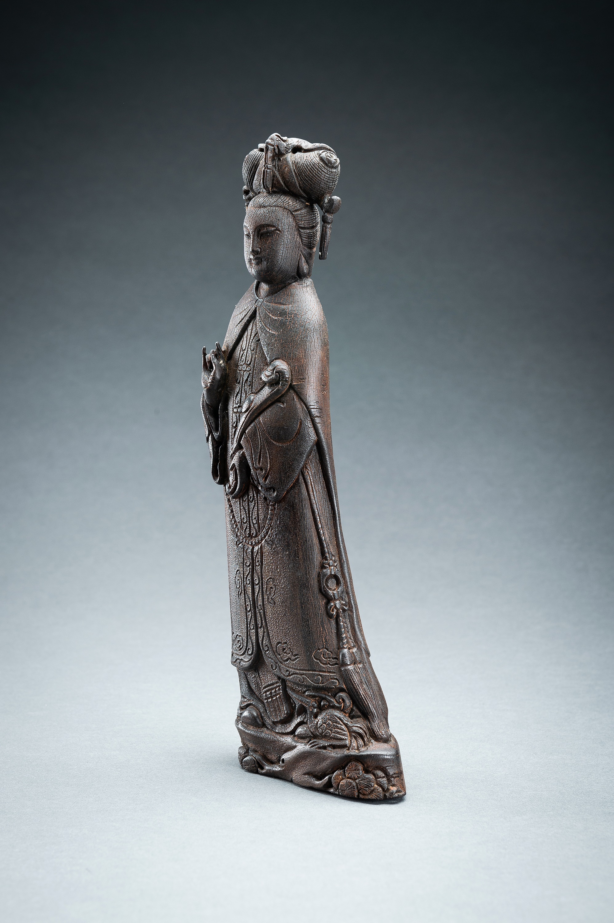 AN IRONWOOD FIGURE OF GUANYIN, c. 1920s - Image 11 of 17