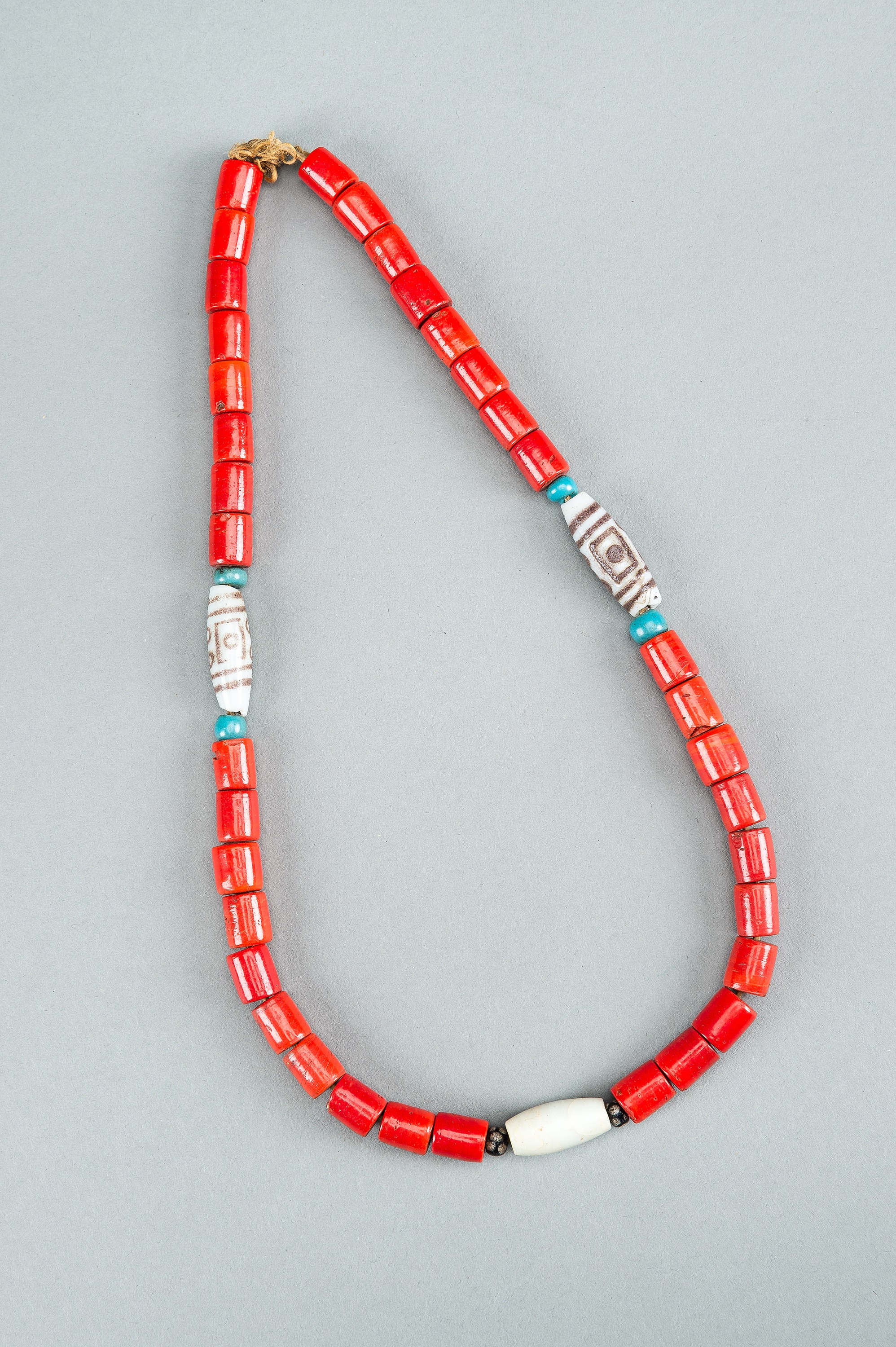 A NAGALAND DZI AND CORAL GLASS NECKLACE, c. 1900s - Image 2 of 9