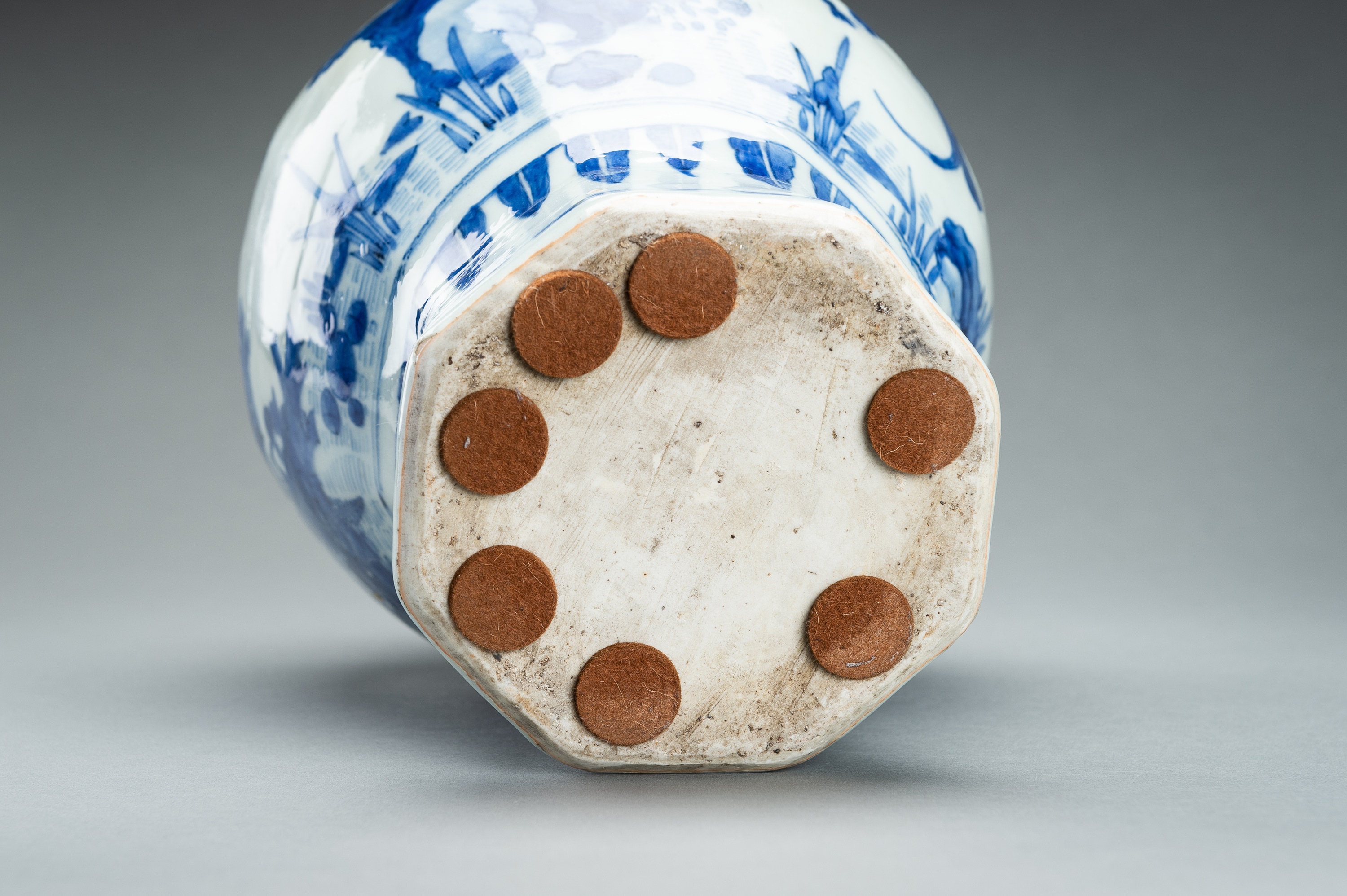 A BLUE AND WHITE PORCELAIN 'BIRDS AND FLOWERS' VASE, QING - Image 14 of 14