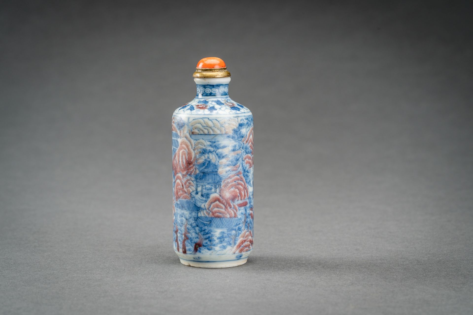 A BLUE, WHITE AND IRON RED 'SCHOLARS' PORCELAIN SNUFF BOTTLE, QING - Image 7 of 9