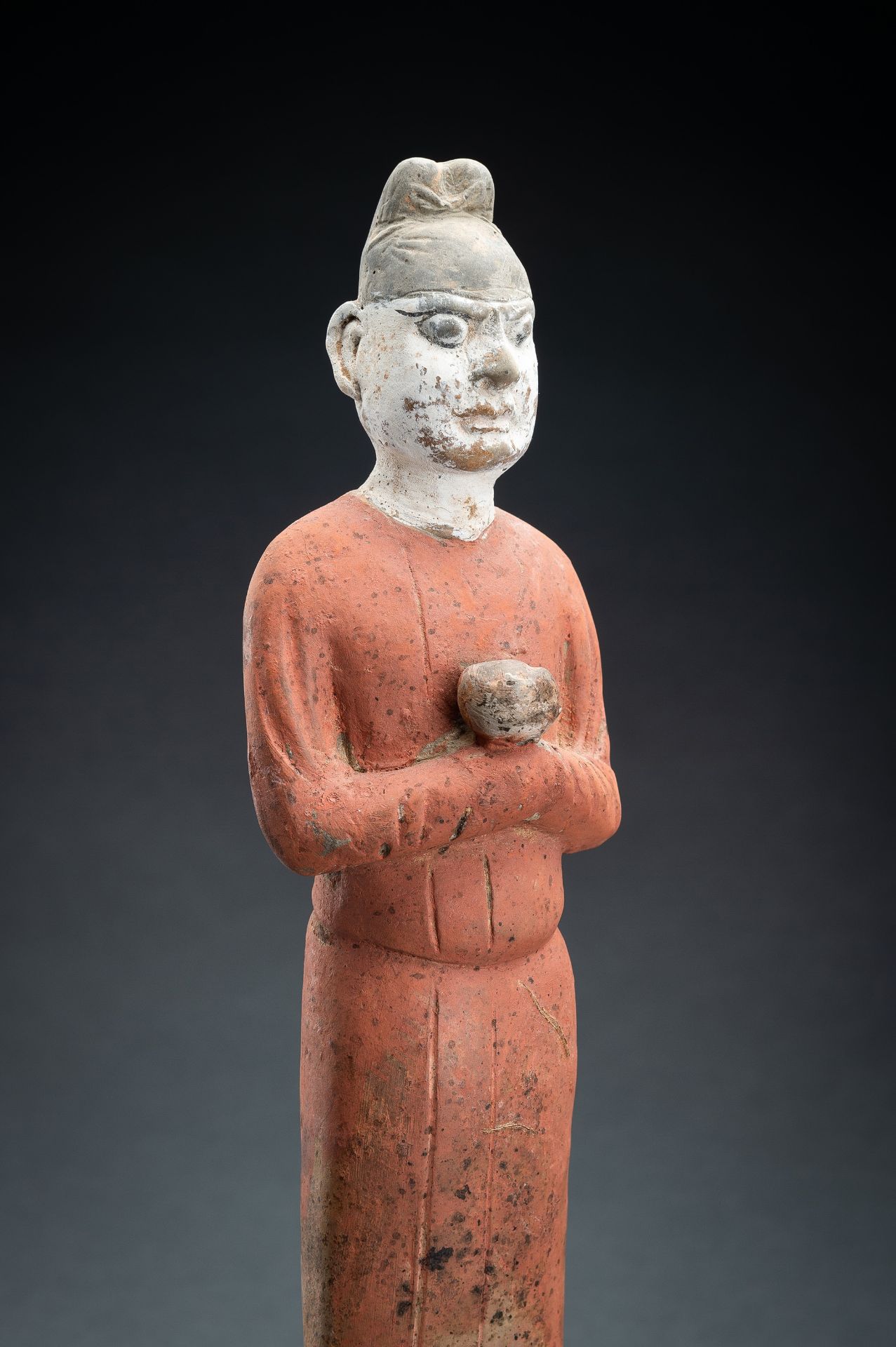 A RARE POTTERY FIGURE OF A COURT SERVANT, TANG DYNASTY - Image 4 of 13