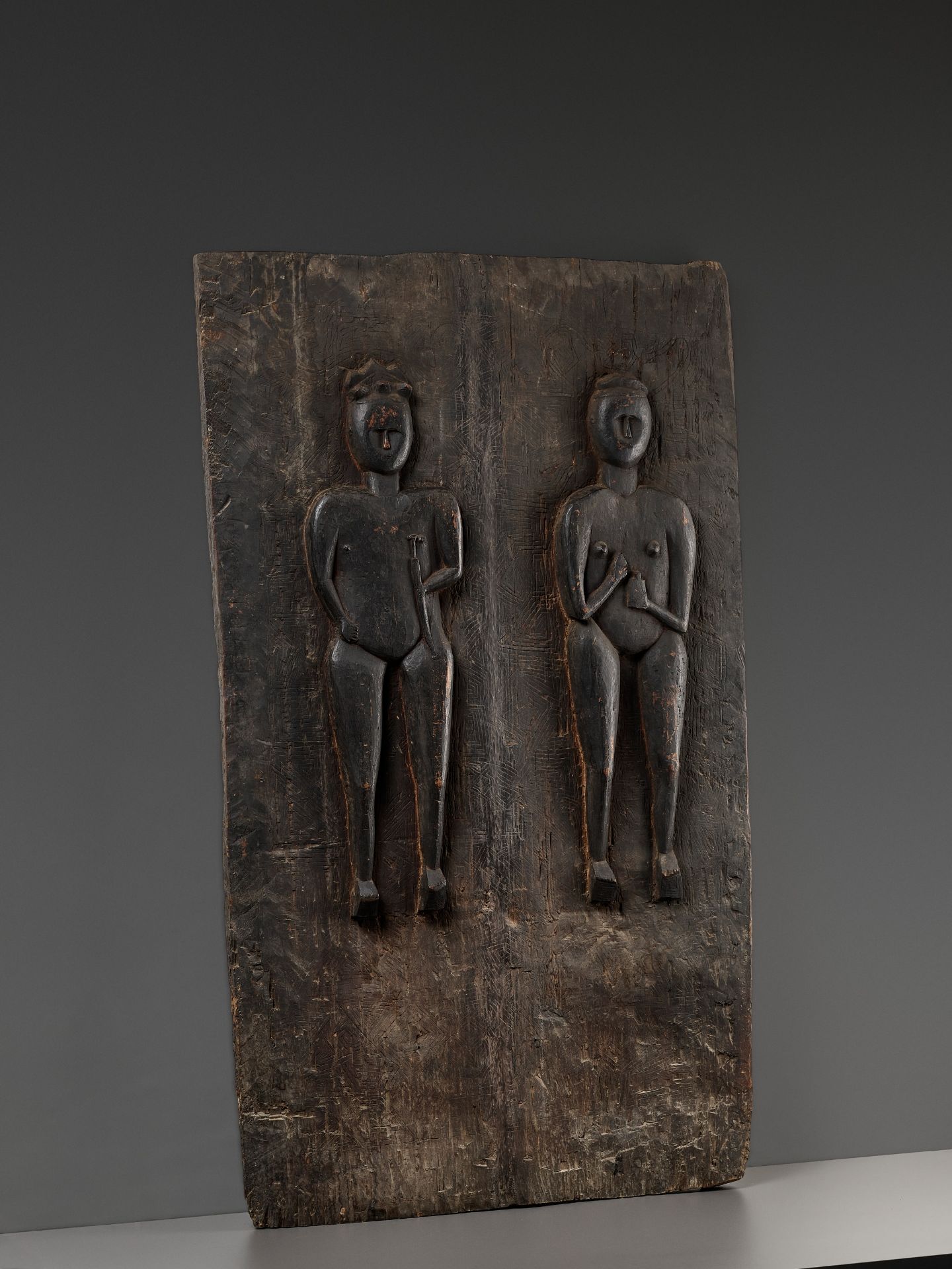 A RARE AND LARGE CARVED HARDWOOD 'MALE AND FEMALE' DOOR, ODA MATAN - Bild 8 aus 9