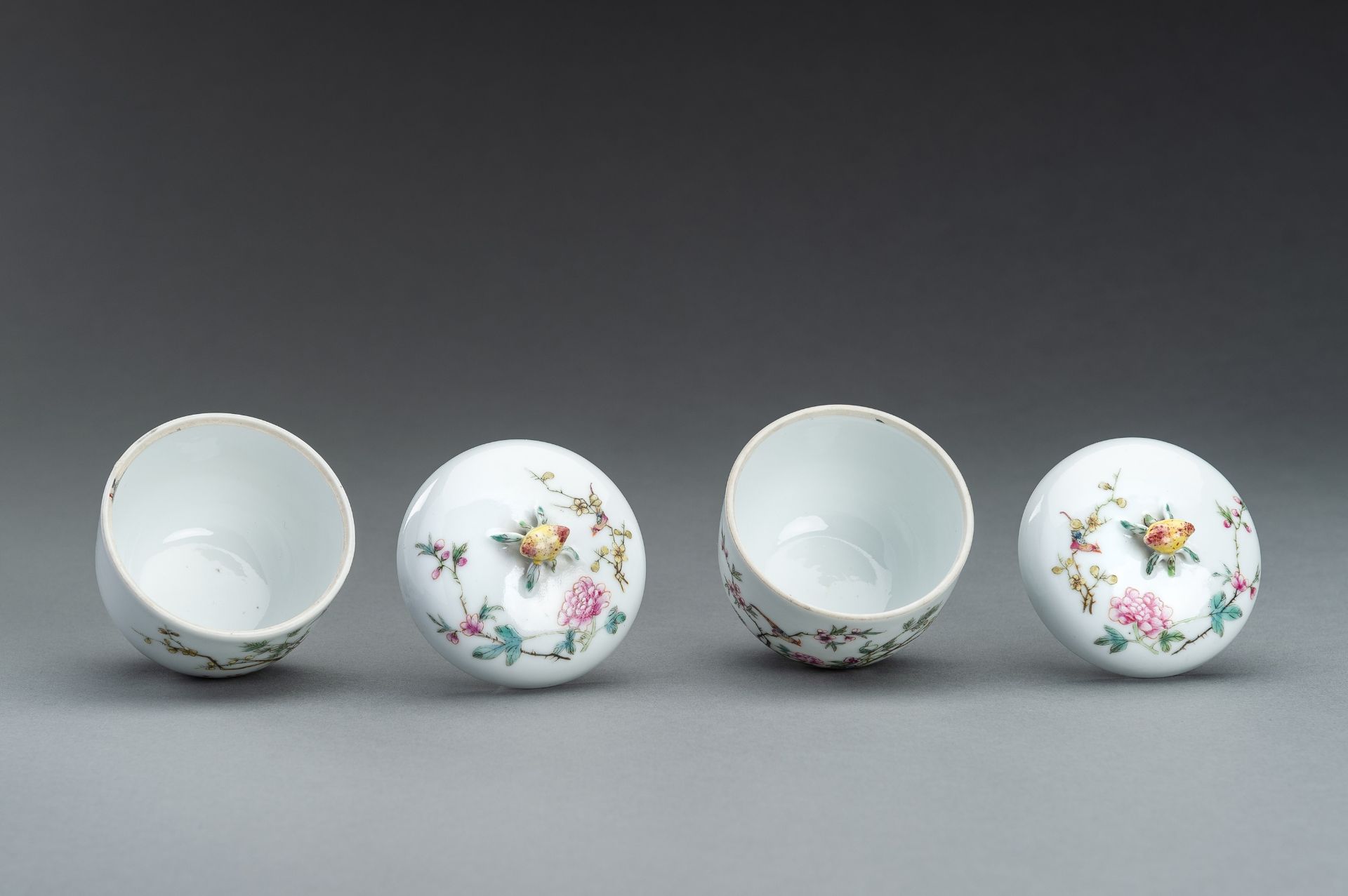 A SMALL PAIR OF ENAMELED BOWLS AND COVERS, GUANGXU MARK AND PERIOD - Image 8 of 12