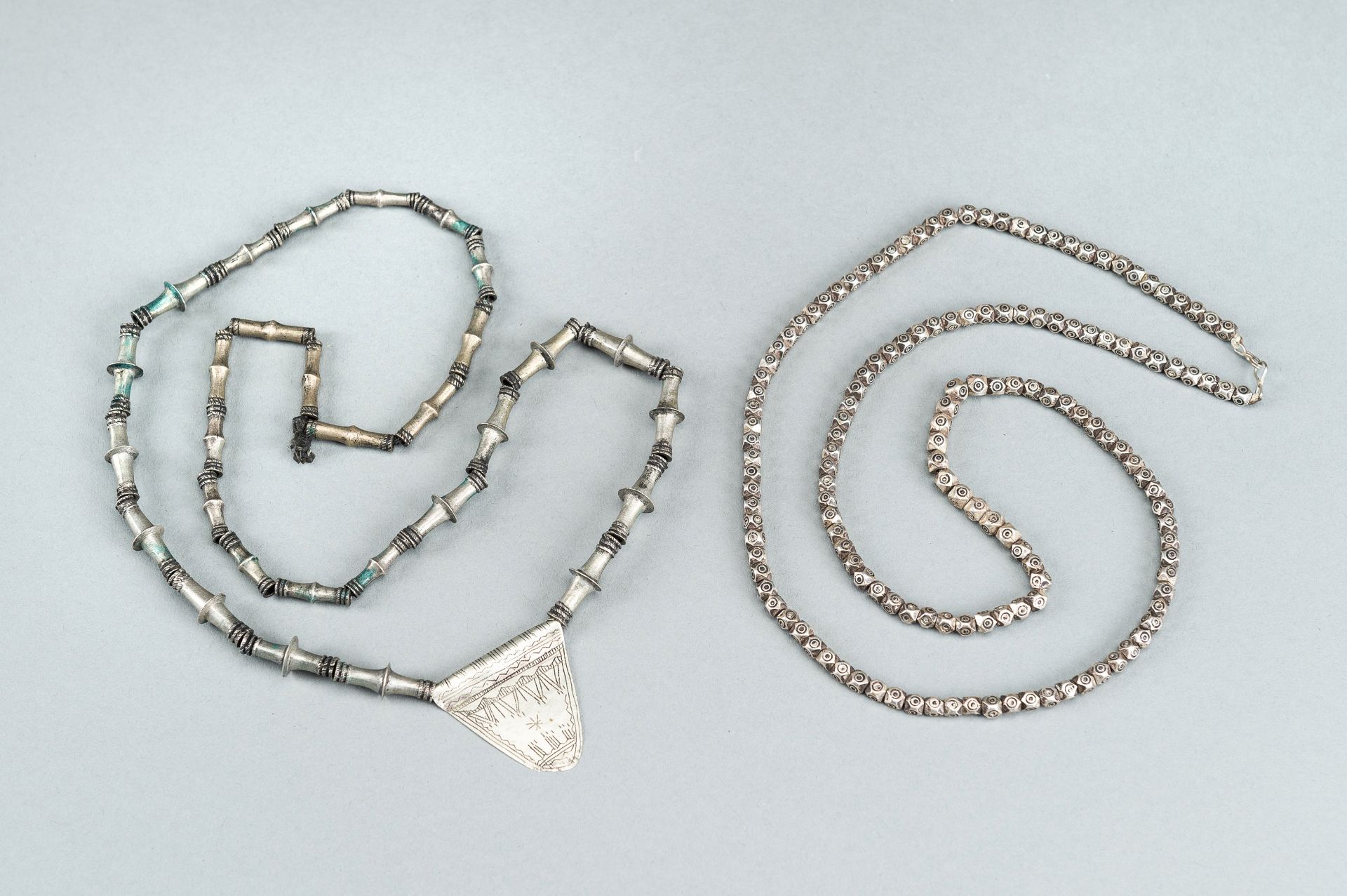 TWO MIDDLE EASTERN SILVER AND METAL NECKLACES, c. 1900s - Bild 6 aus 12