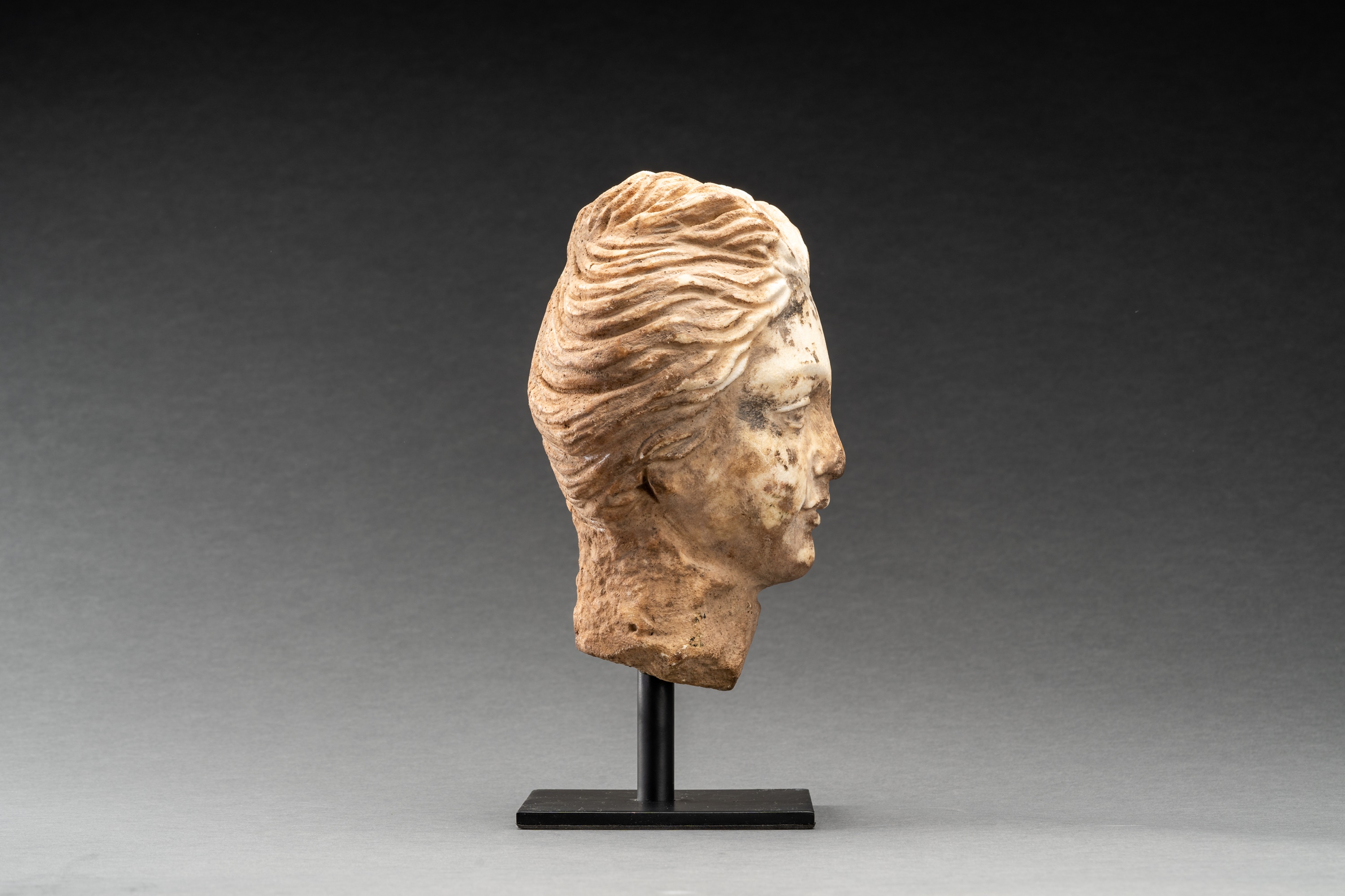 A GANDHARAN WHITE MARBLE HEAD OF A YOUNG MAN - Image 5 of 8