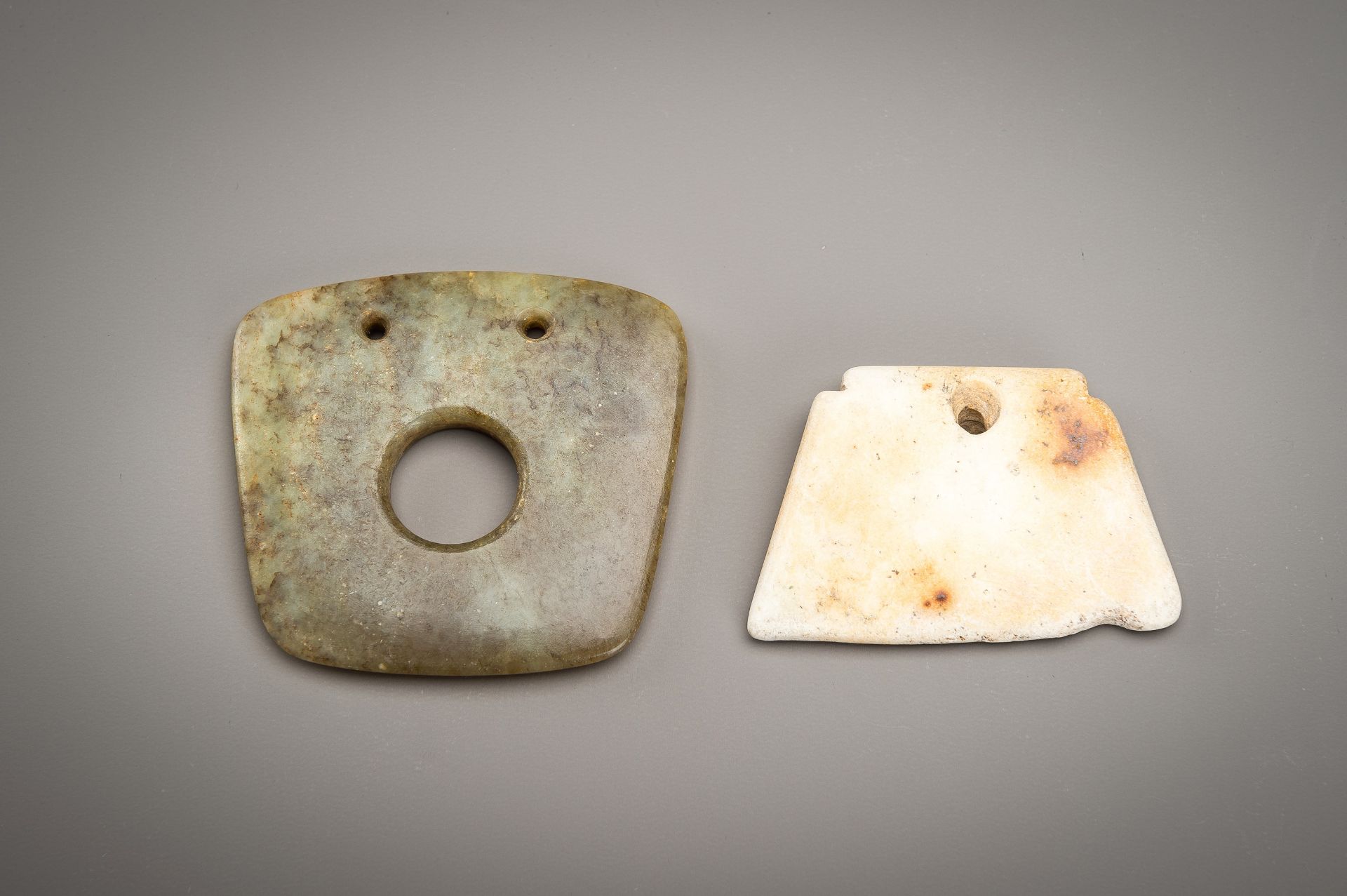 A FINE GROUP OF SIX NEOLITHIC JADE ORNAMENTS - Image 2 of 10