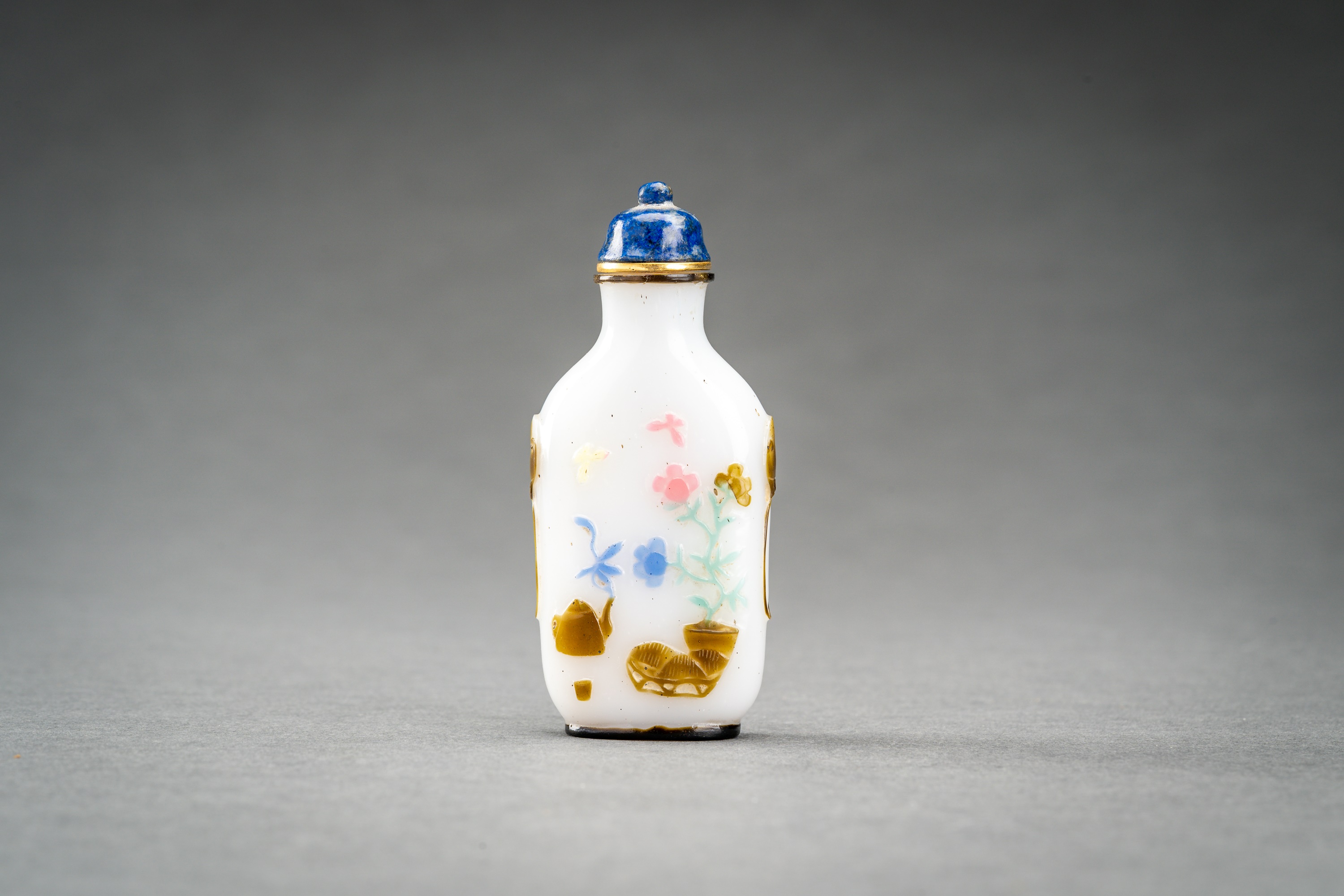 A FIVE-COLOR OVERLAY GLASS SNUFF BOTTLE, QING DYNASTY - Image 2 of 6