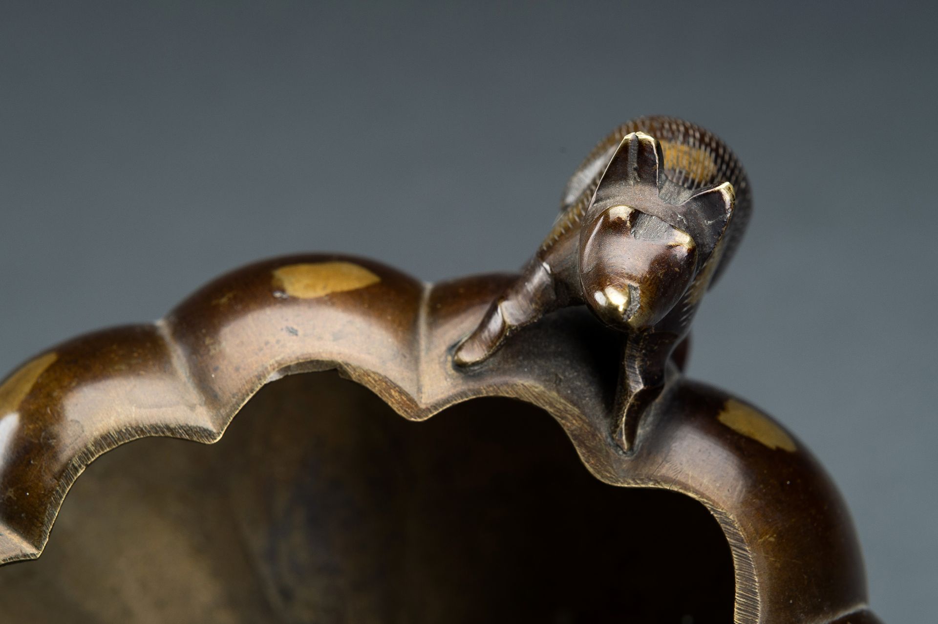 A PUMPKIN SHAPED GOLD SPLASH BRONZE TRIPOD CENSER, 19th CENTURY - Image 12 of 15