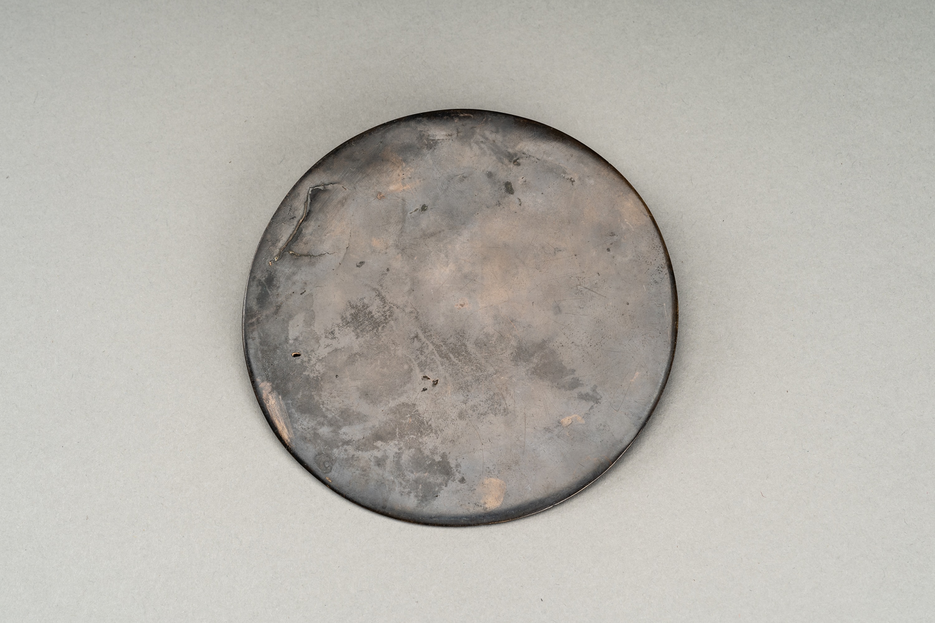 A RARE TANG DYNASTY BRONZE MIRROR WITH WOLFES - Image 7 of 7