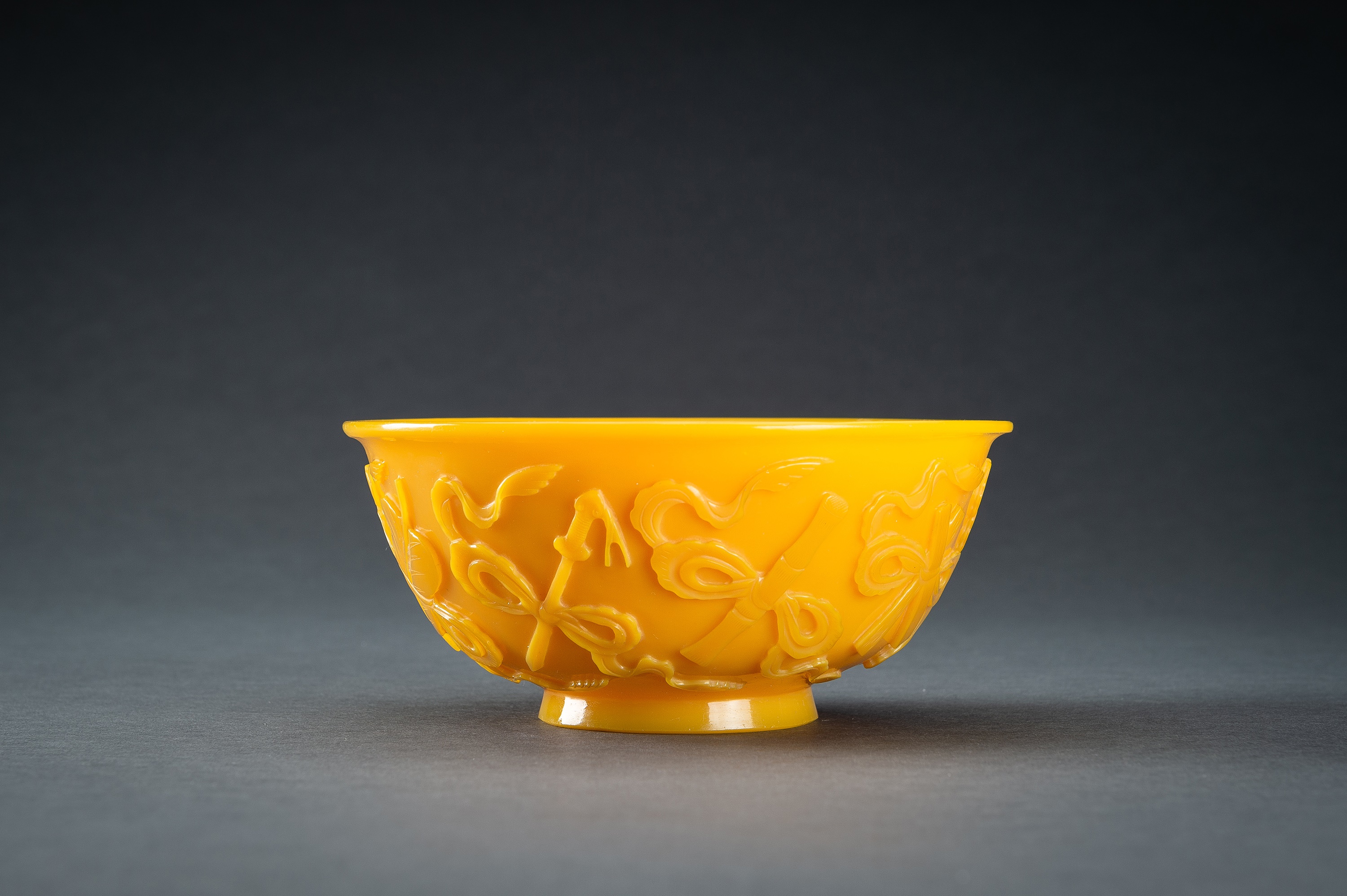 AN OPAQUE YELLOW GLASS BOWL WITH BUDDHIST SYMBOLS, QING - Image 11 of 13
