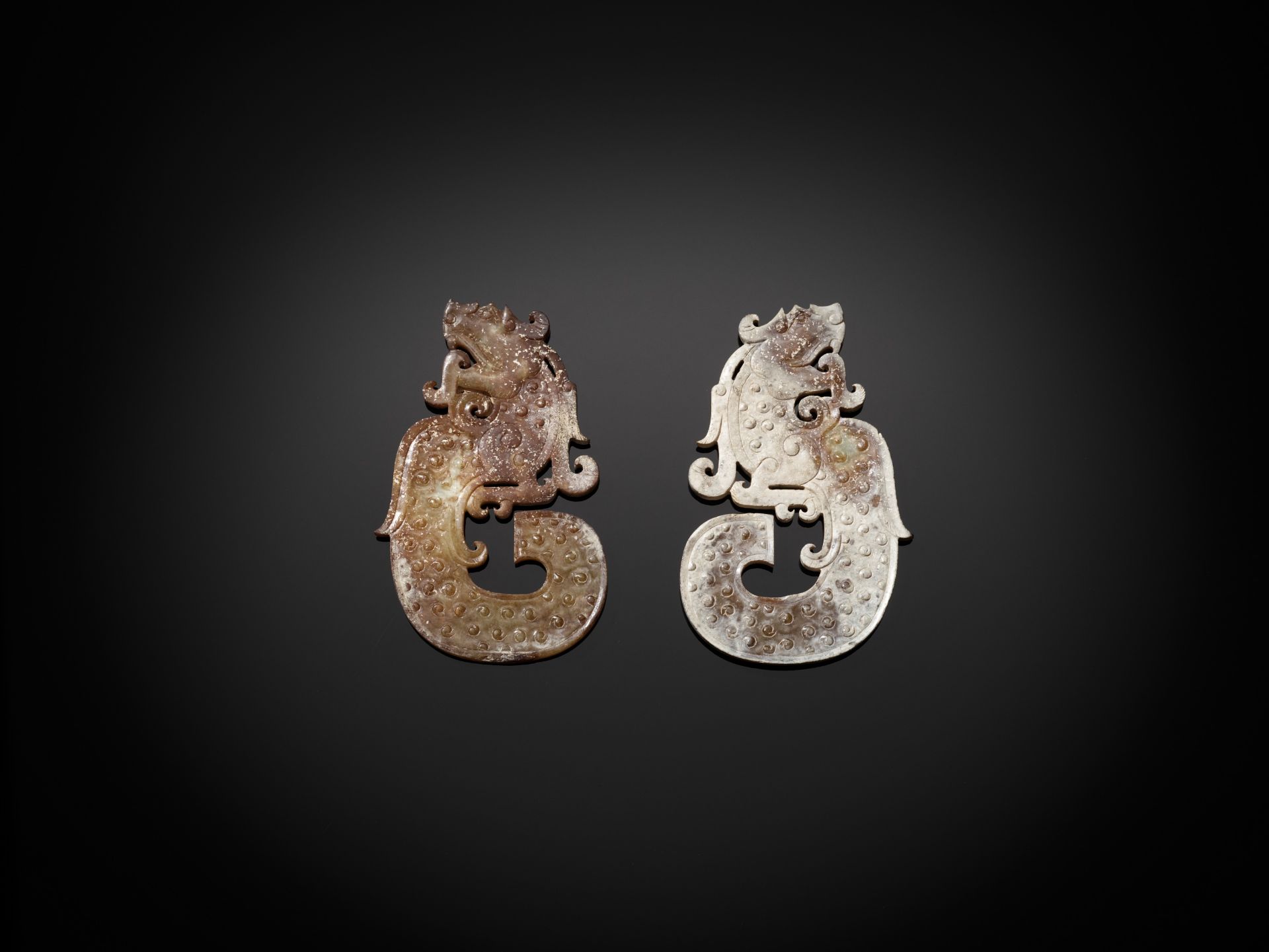 A PAIR OF JADE 'DRAGON' PENDANTS - Image 2 of 9