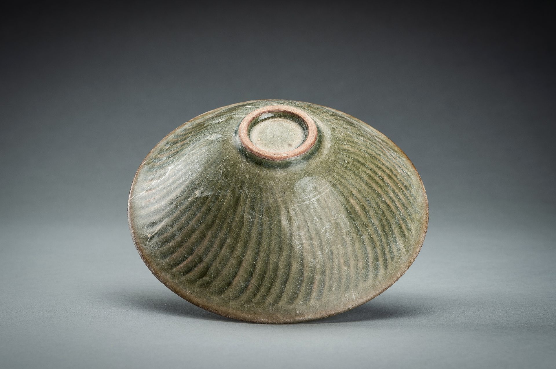 A LONGQUAN CELADON 'BIRDS' BOWL, NORTHERN SONG STYLE - Image 15 of 16