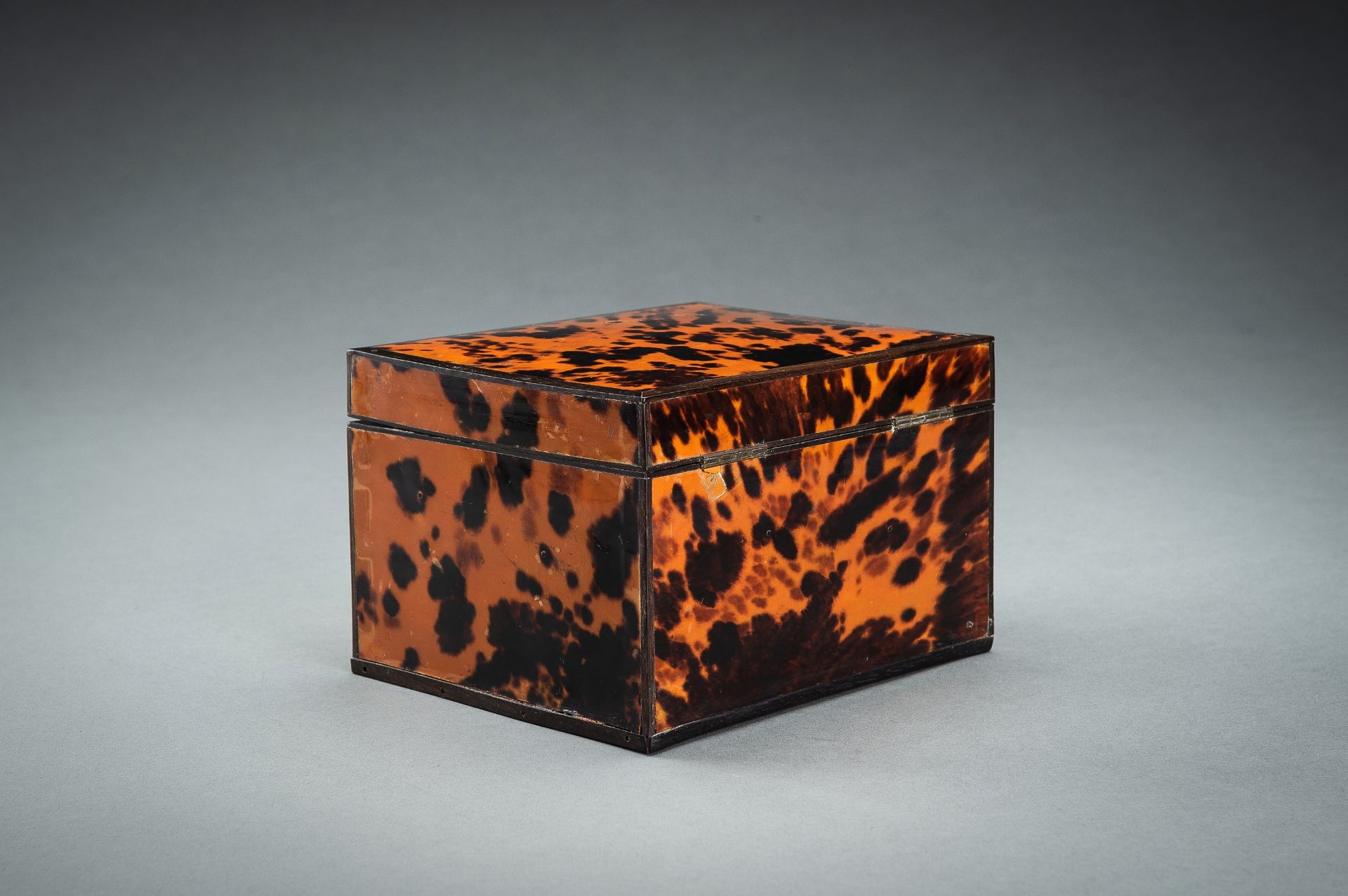 A 'TORTOISESHELL IMITATION' BOX, c. 1920s - Bild 2 aus 16