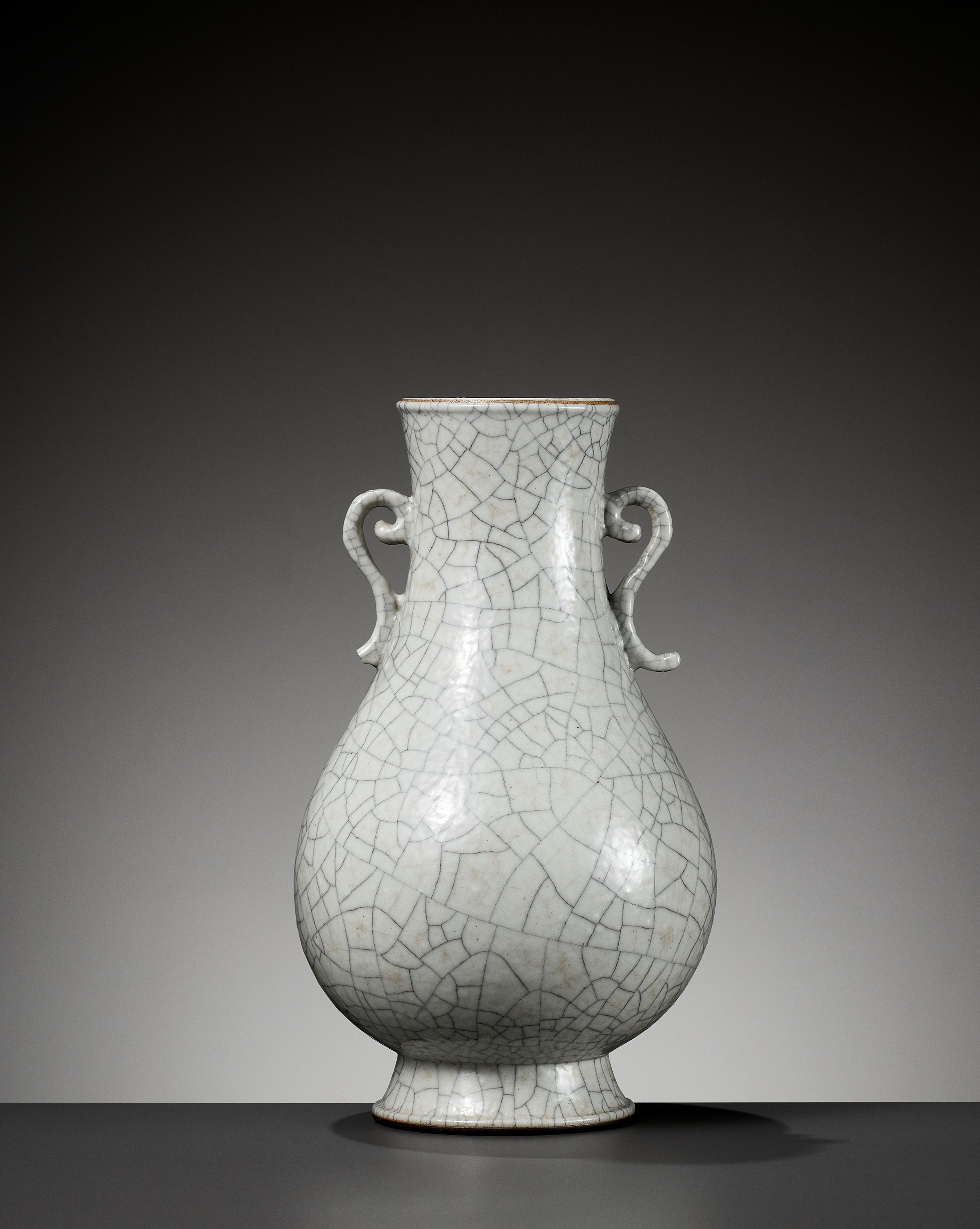 A GUAN-TYPE GLAZED PEAR-SHAPED VASE, HU, 19TH CENTURY