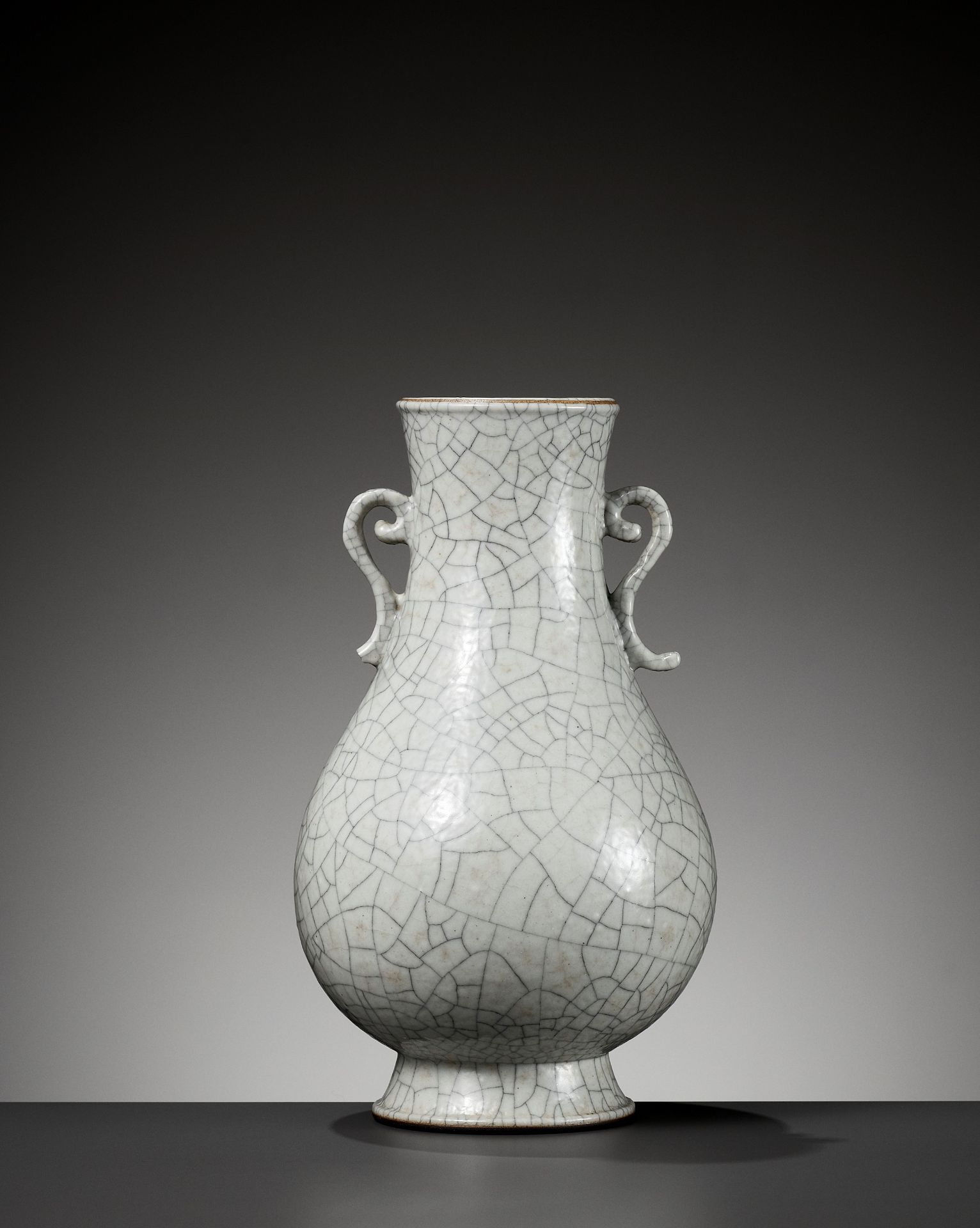 A GUAN-TYPE GLAZED PEAR-SHAPED VASE, HU, 19TH CENTURY