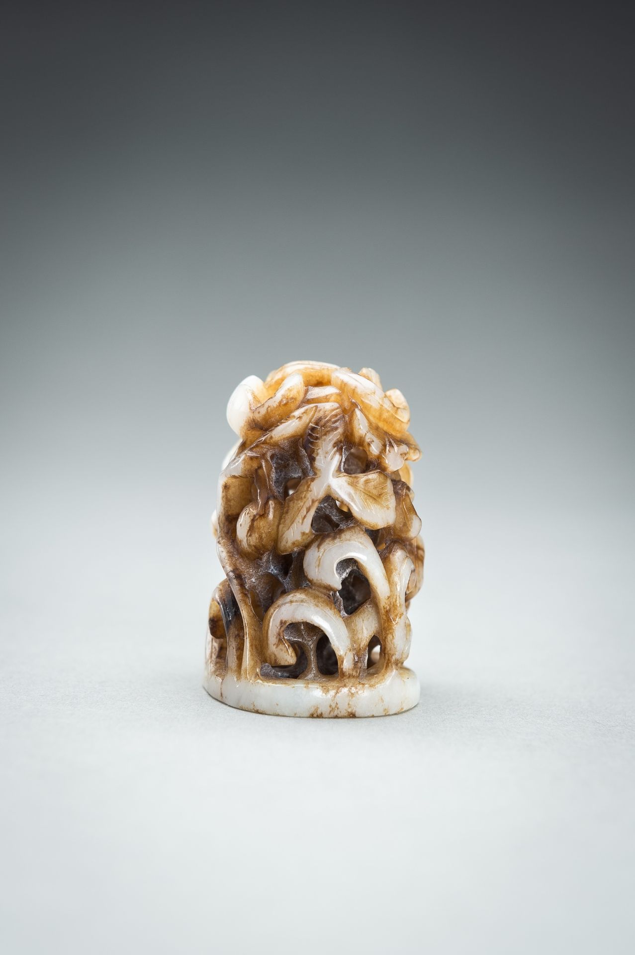 A WHITE AND RUSSET JADE 'CRANE AND LOTUS' FINIAL, QING - Image 7 of 10