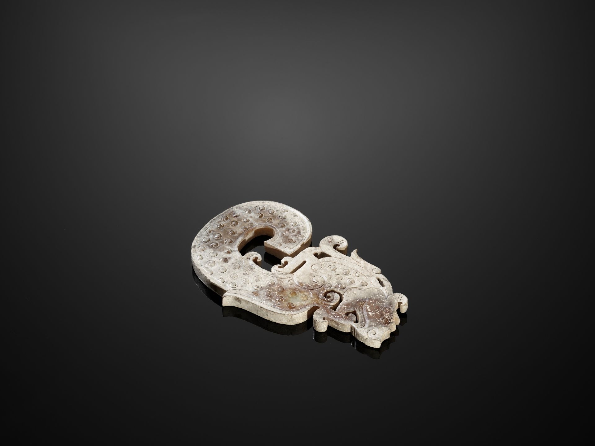 A PAIR OF JADE 'DRAGON' PENDANTS - Image 8 of 9