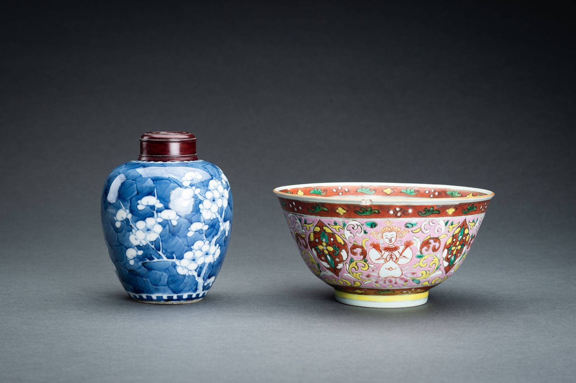 A GROUP OF FOUR PORCELAIN ITEMS, QING - Image 4 of 19