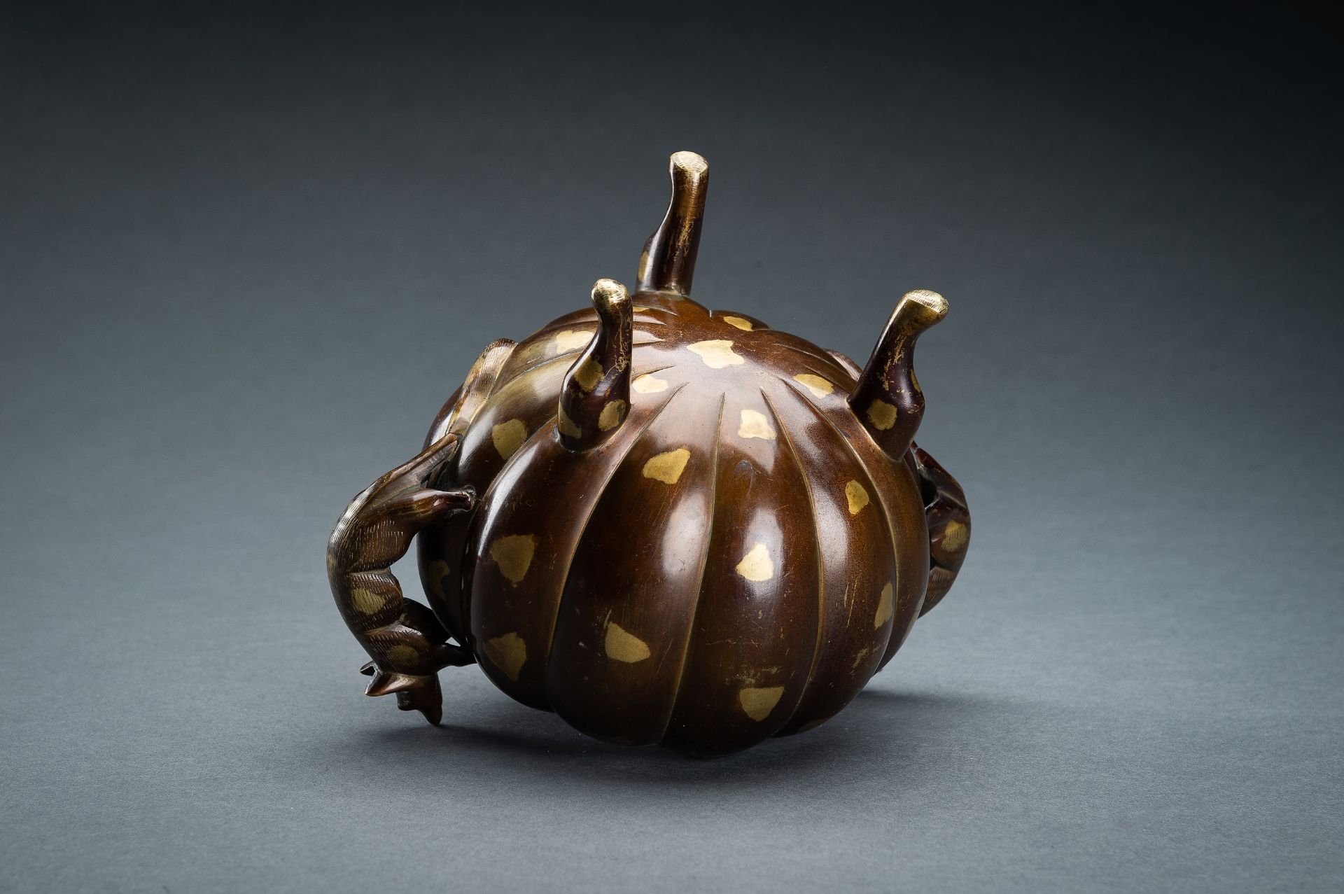 A PUMPKIN SHAPED GOLD SPLASH BRONZE TRIPOD CENSER, 19th CENTURY - Image 14 of 15