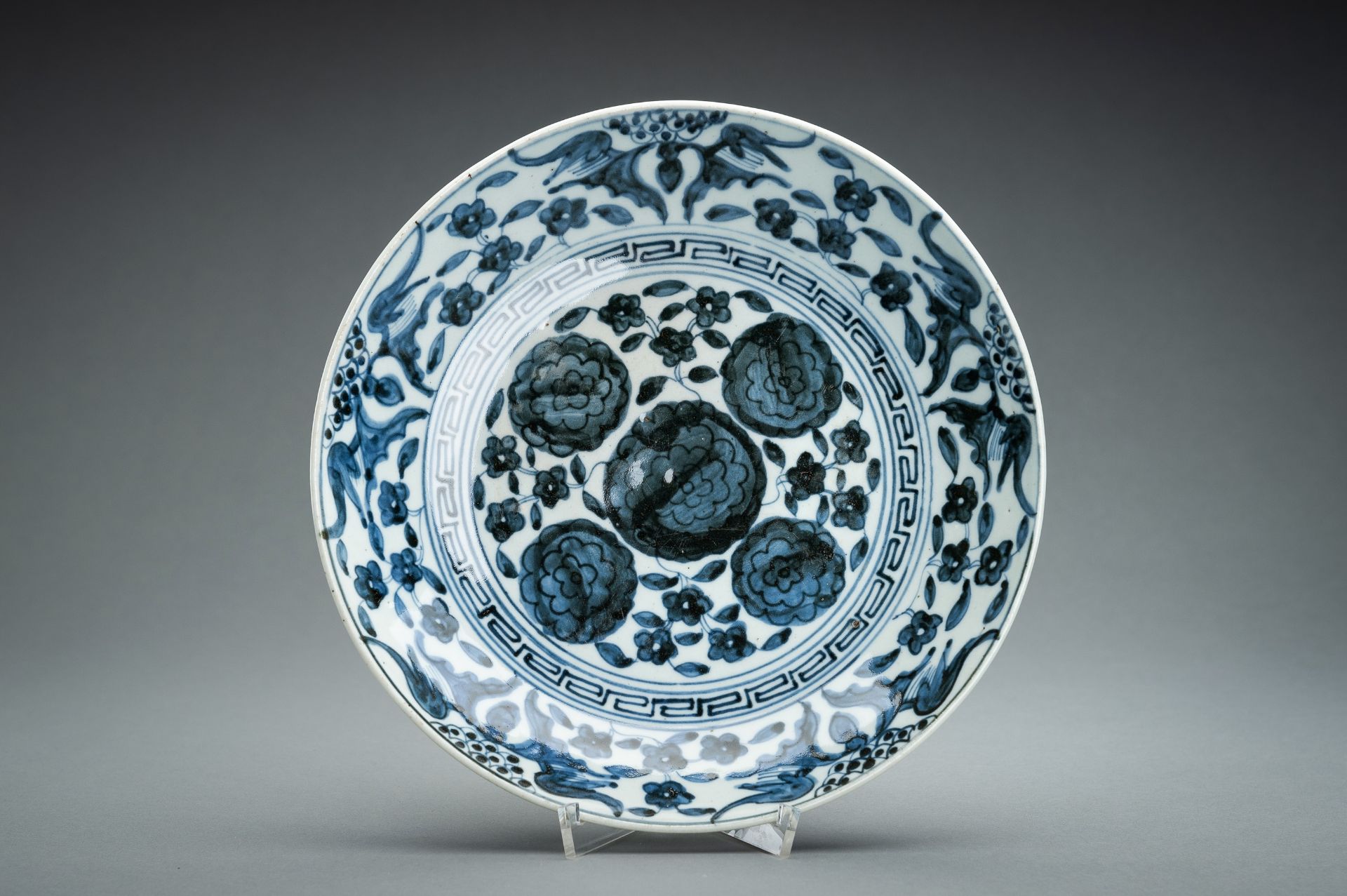 A BLUE AND WHITE PORCELAIN DISH, 17th CENTURY - Image 7 of 11