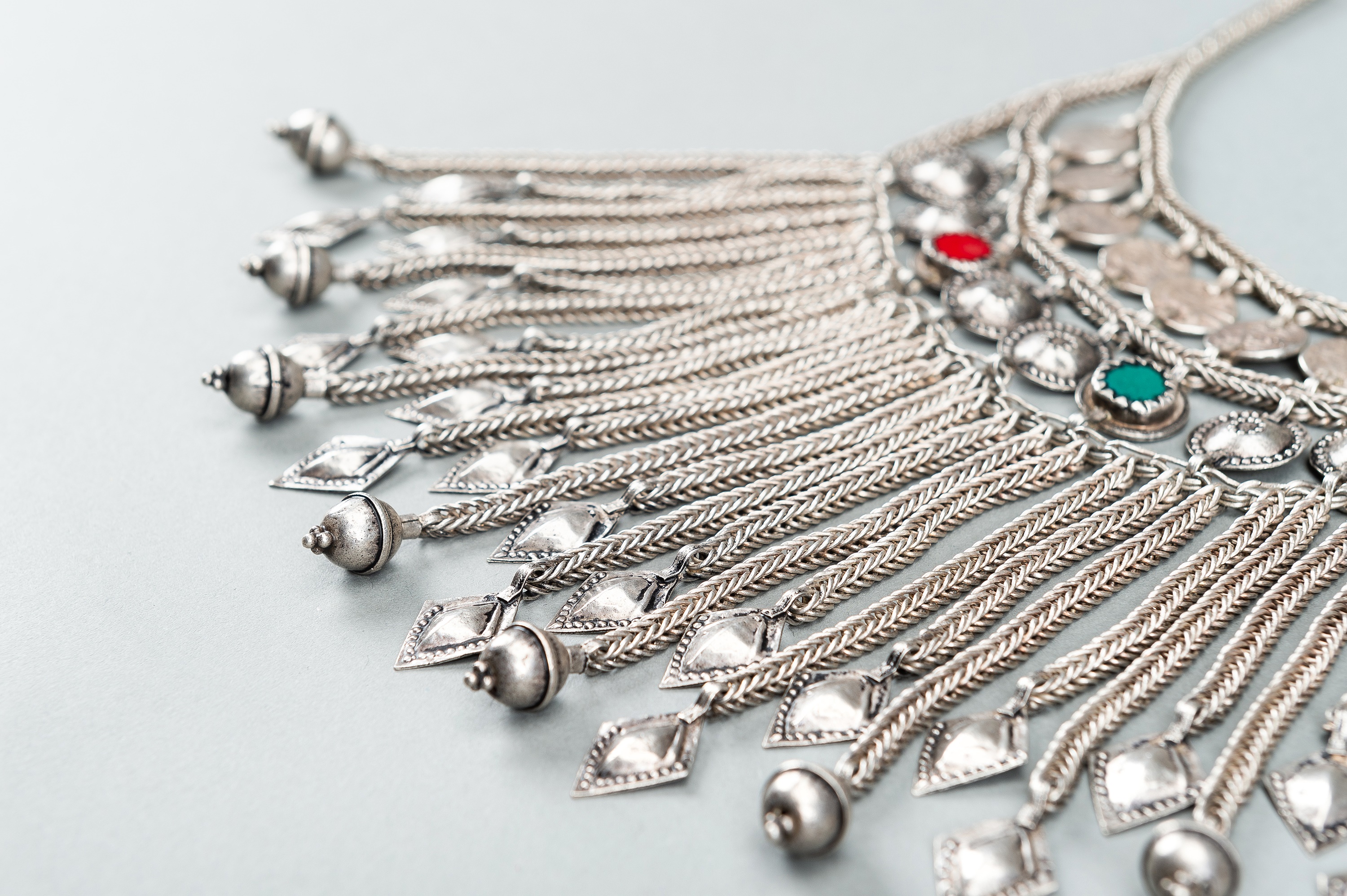 A TRIBAL AFGHAN MULTI-STRAND SILVER NECKLACE WITH GLASS INSETS, c. 1950s - Image 8 of 13