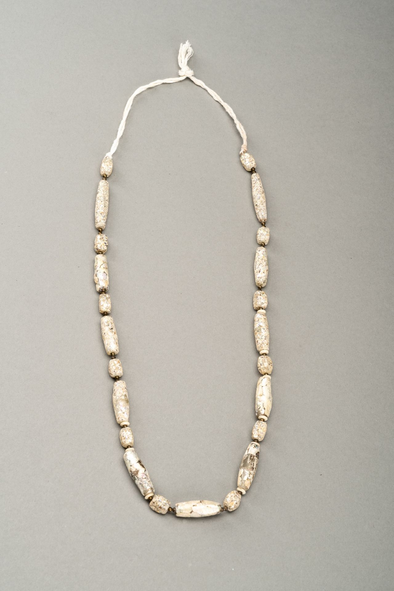 A FINE NECKLACE WITH IRIDESCENT MIDDLE EASTERN GLASS BEADS