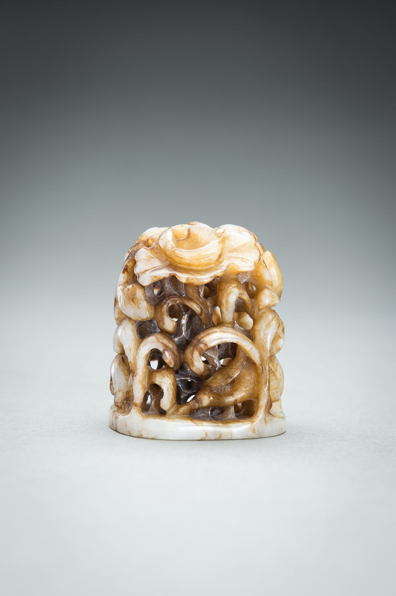 A WHITE AND RUSSET JADE 'CRANE AND LOTUS' FINIAL, QING - Image 6 of 10