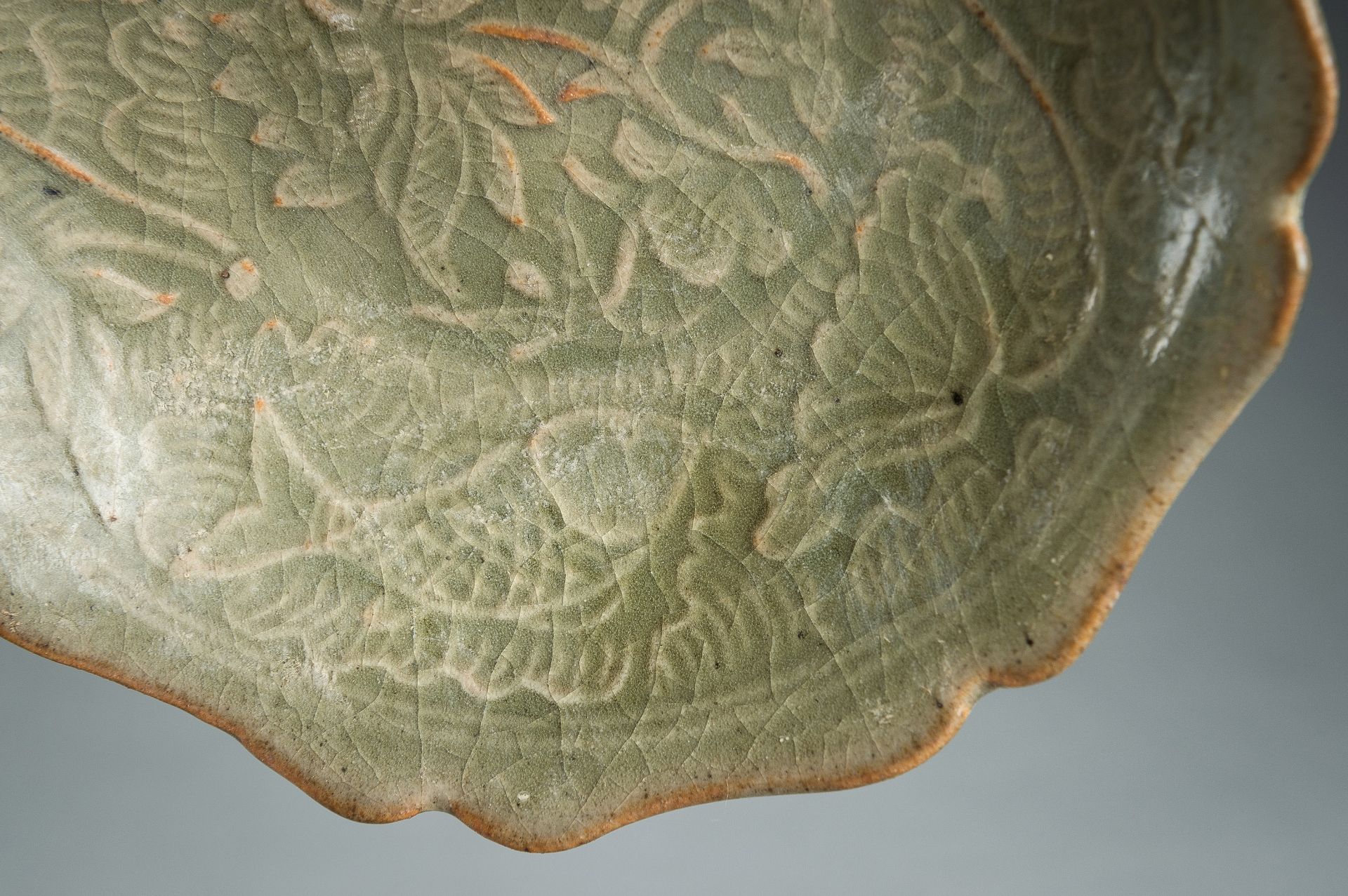 A LONGQUAN CELADON 'FISH' BOWL, NORTHERN SONG STYLE - Image 7 of 14