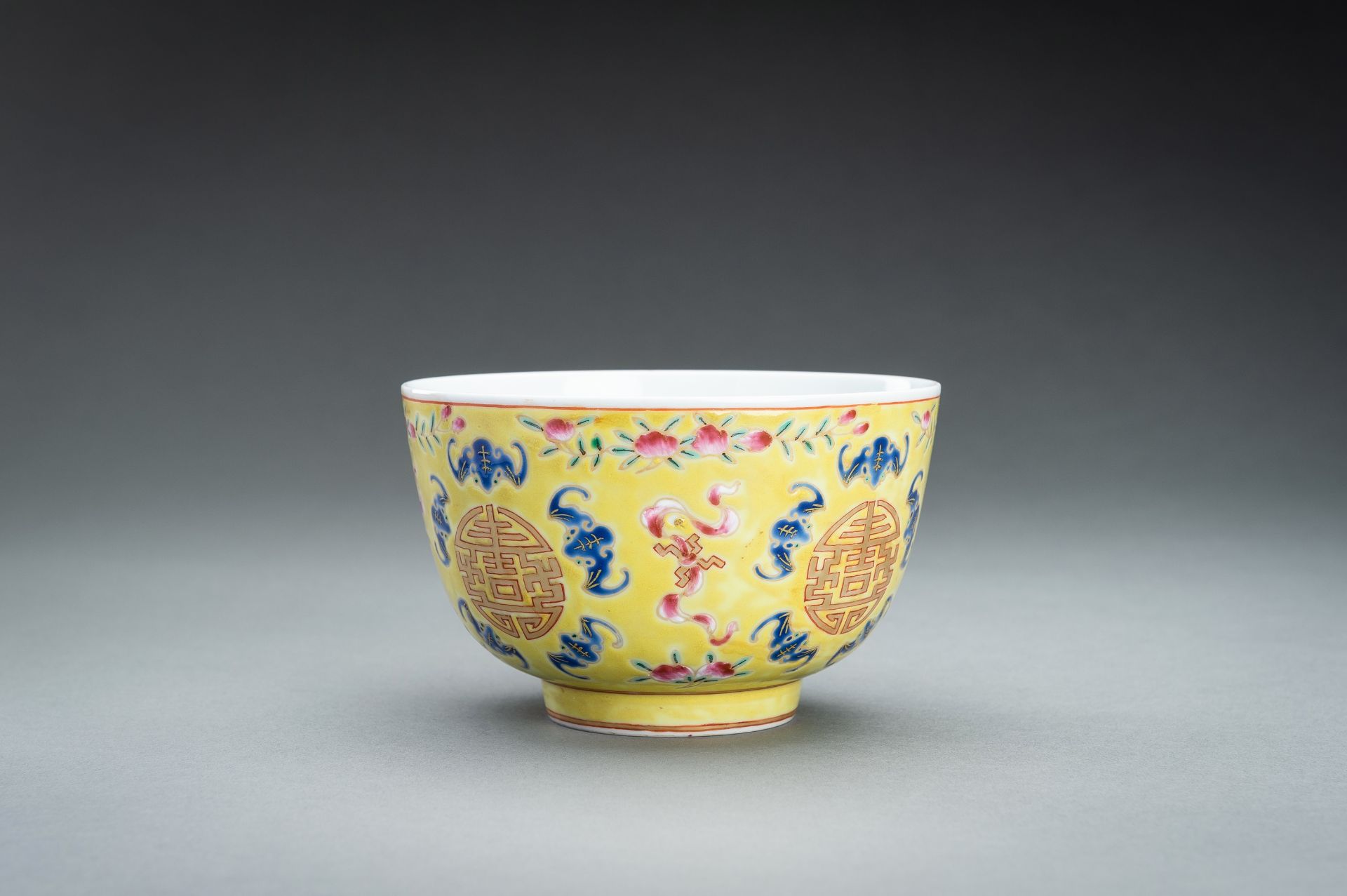 AN ENAMELED 'LOTUS AND SHOU' BOWL, TONGZHI MARK AND PROBABLY OF THE PERIOD - Image 7 of 11