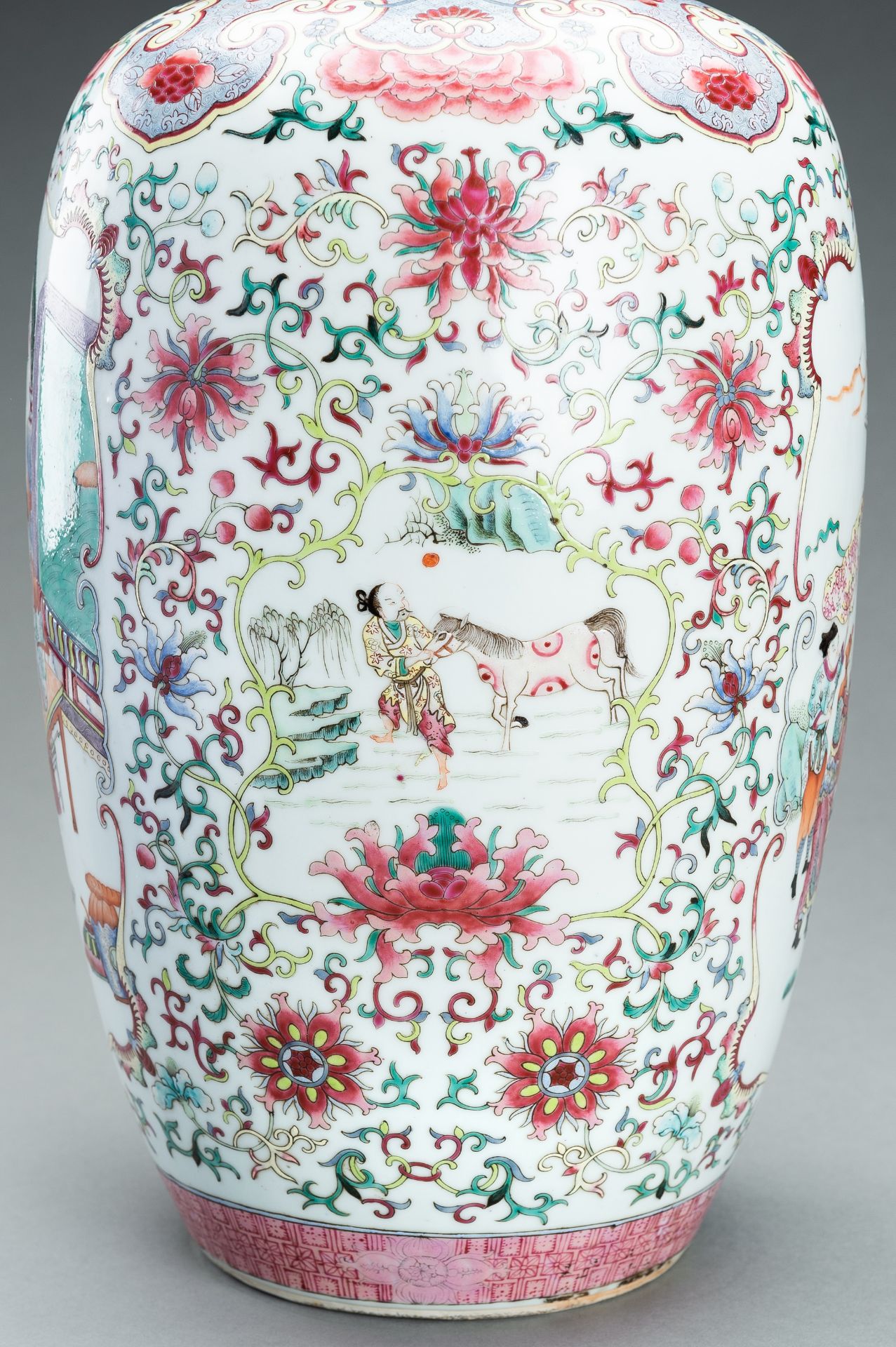 A LARGE FAMILLE ROSE PORCELAIN VASE AND COVER, QING - Image 5 of 18