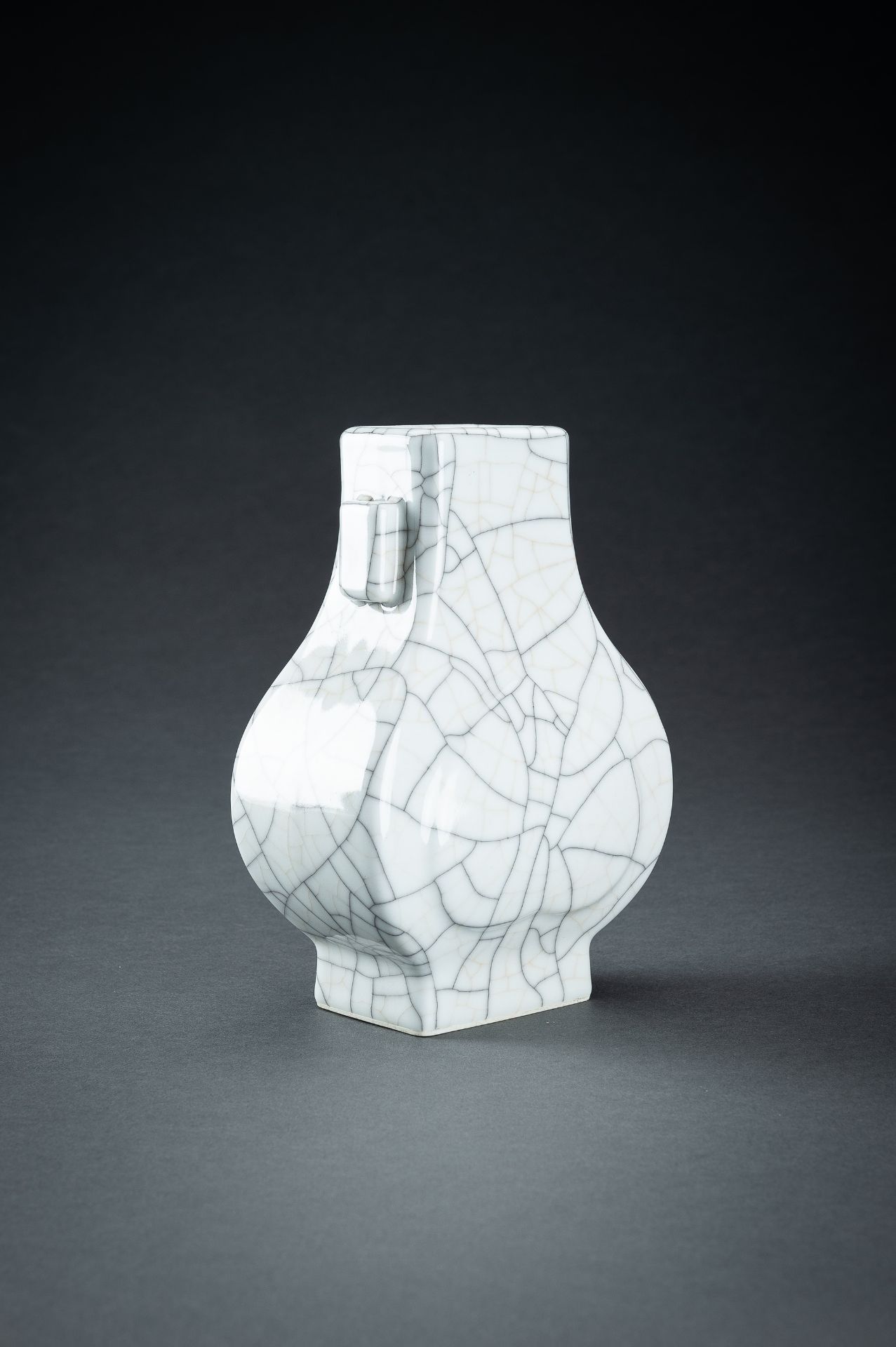 A GUAN-TYPE CRACKLED 'PEACH' VASE, HU, c. 1920s - Image 7 of 13