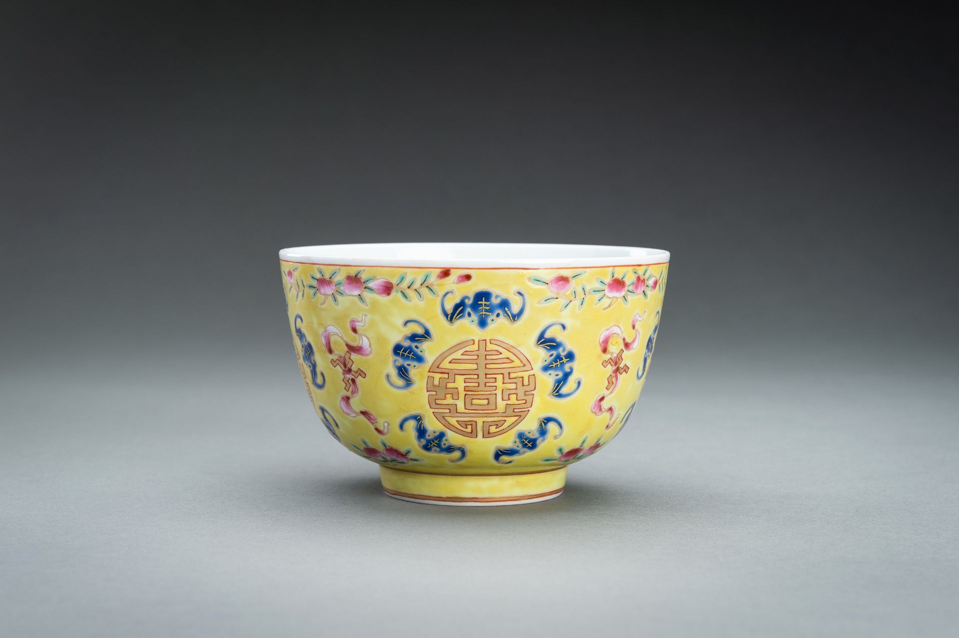 AN ENAMELED 'LOTUS AND SHOU' BOWL, TONGZHI MARK AND PROBABLY OF THE PERIOD - Image 6 of 11