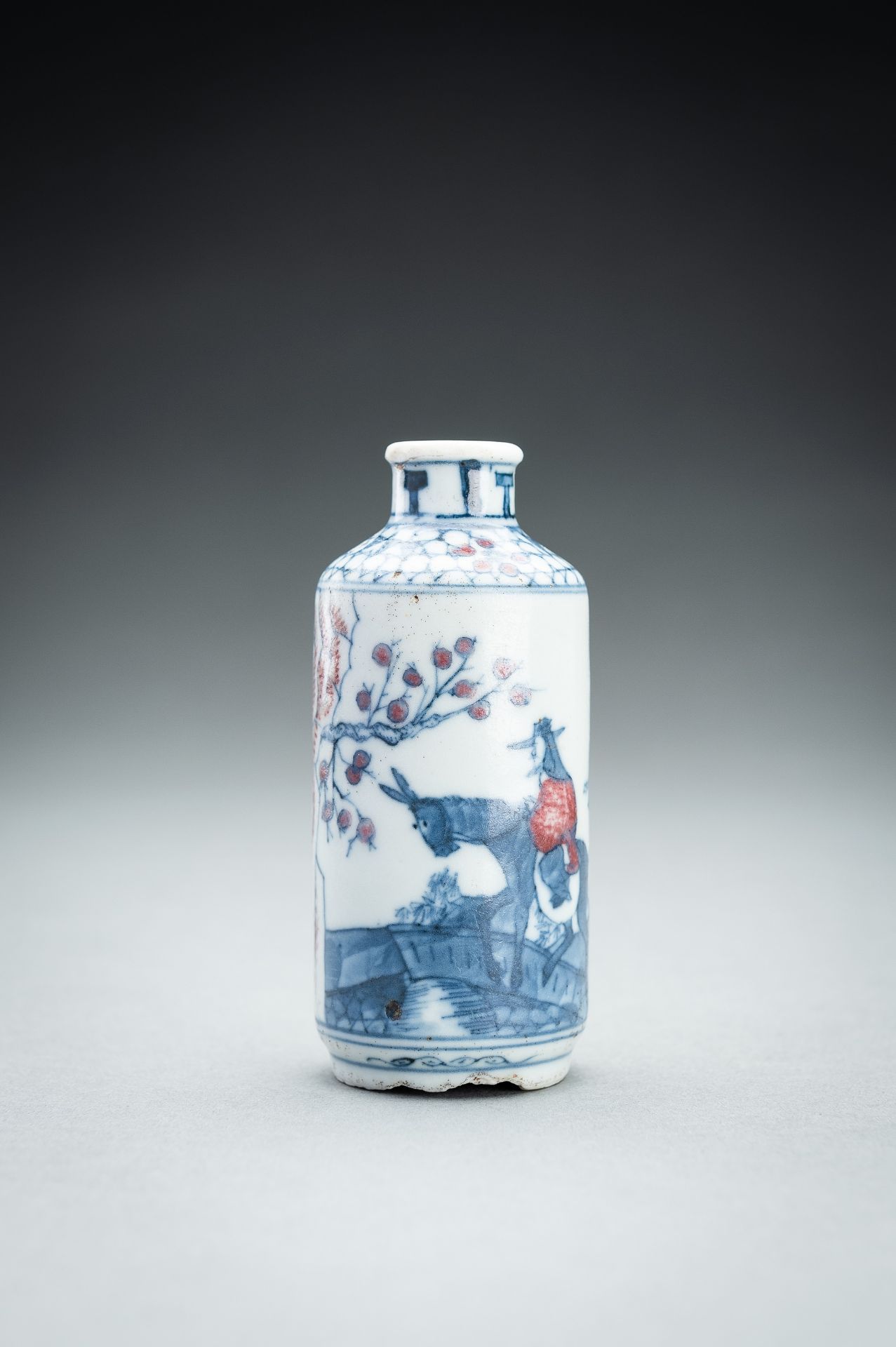 A BLUE AND IRON-RED 'MENG HAORAN' SNUFF BOTTLE, QING - Image 4 of 11