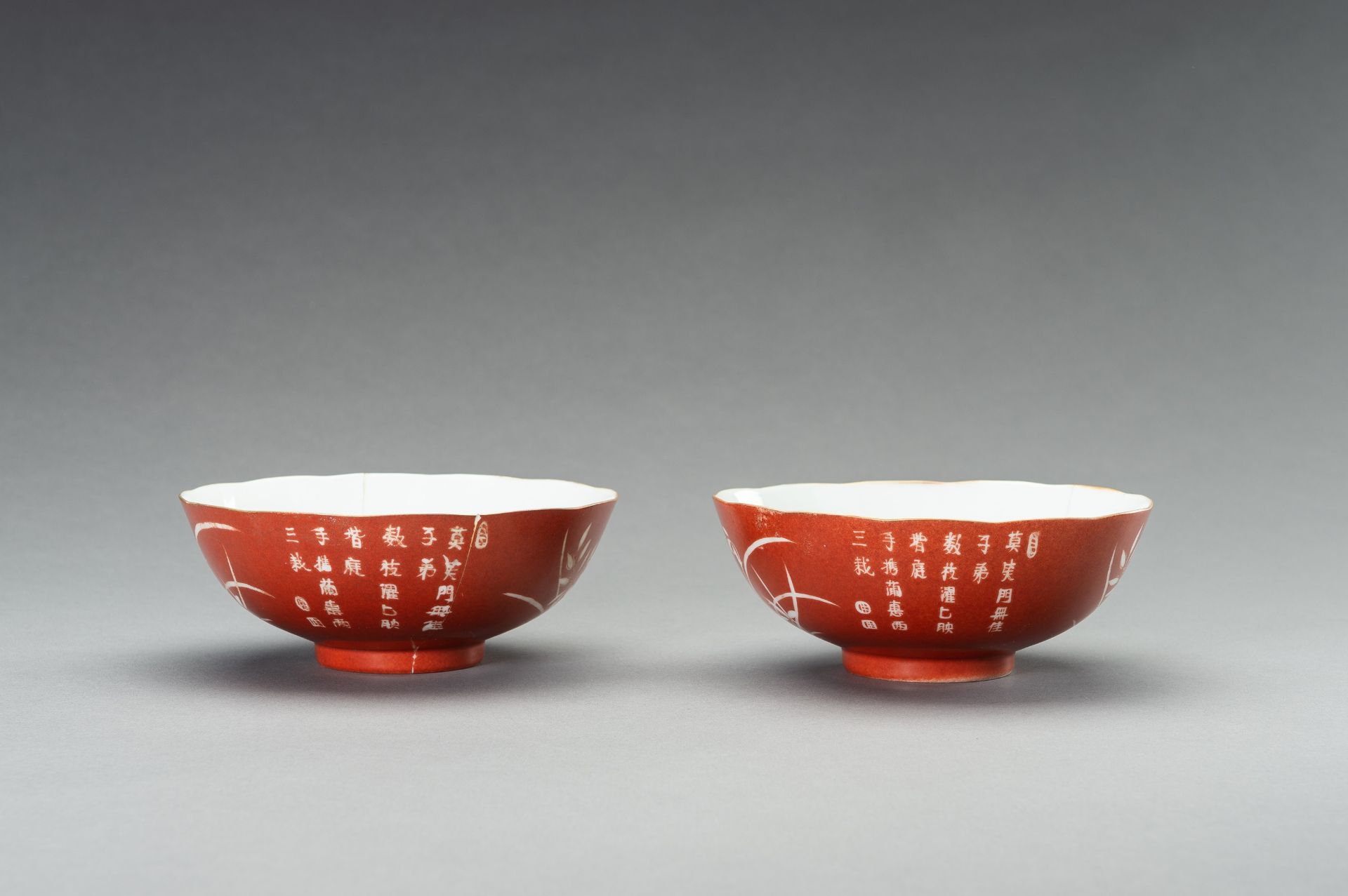 A PAIR OF CORAL RED PORCELAIN BOWLS, REPUBLIC PERIOD - Image 4 of 9