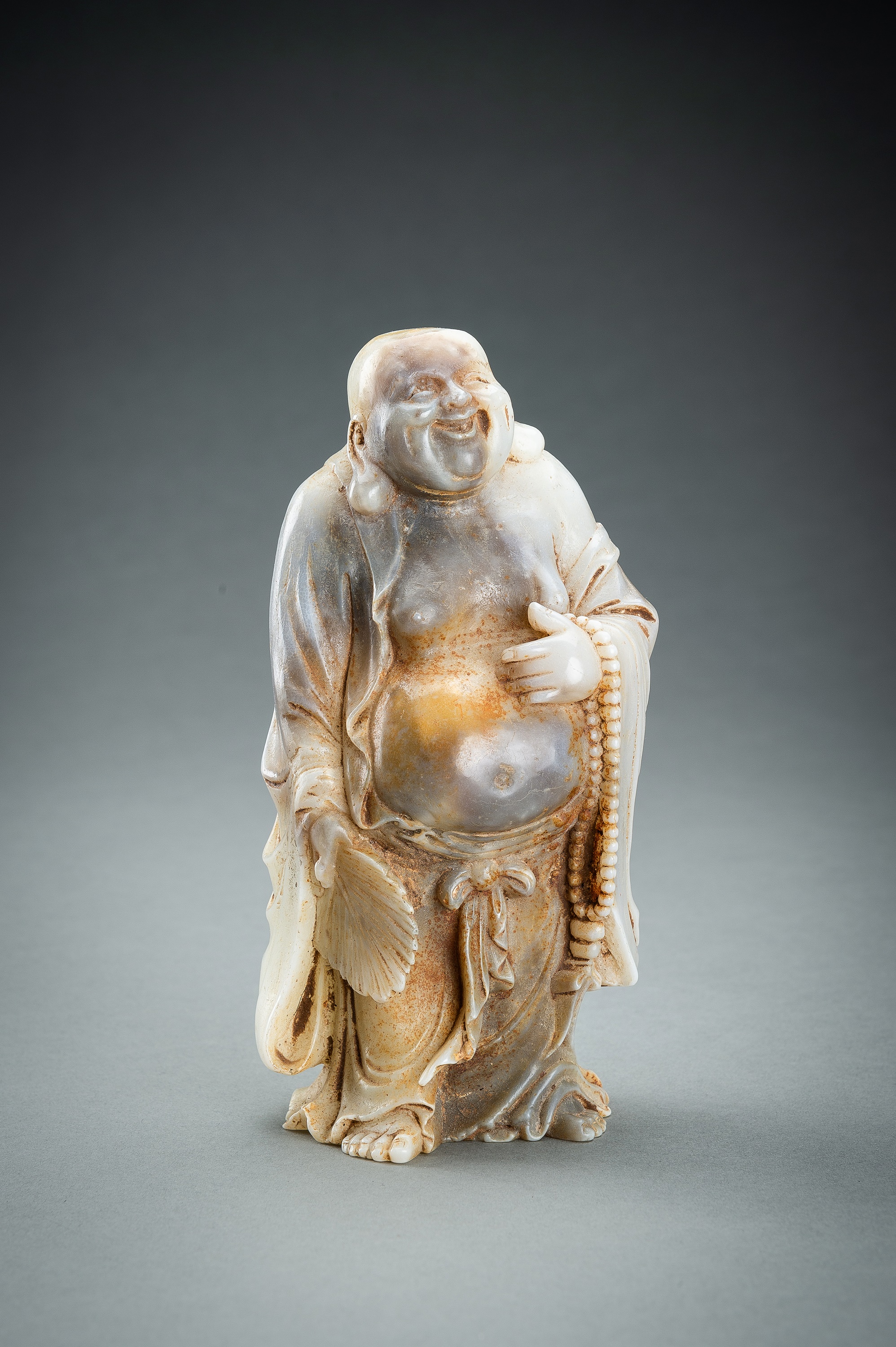 AN AGATE FIGURE OF BUDAI - Image 3 of 13