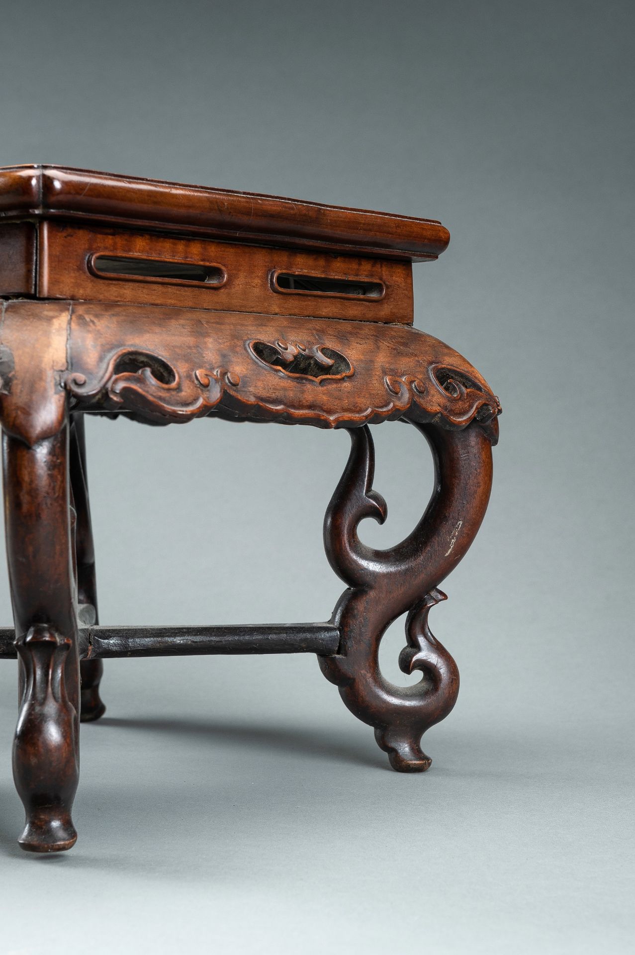 A HARDWOOD DISPLAY STAND, QING - Image 5 of 14