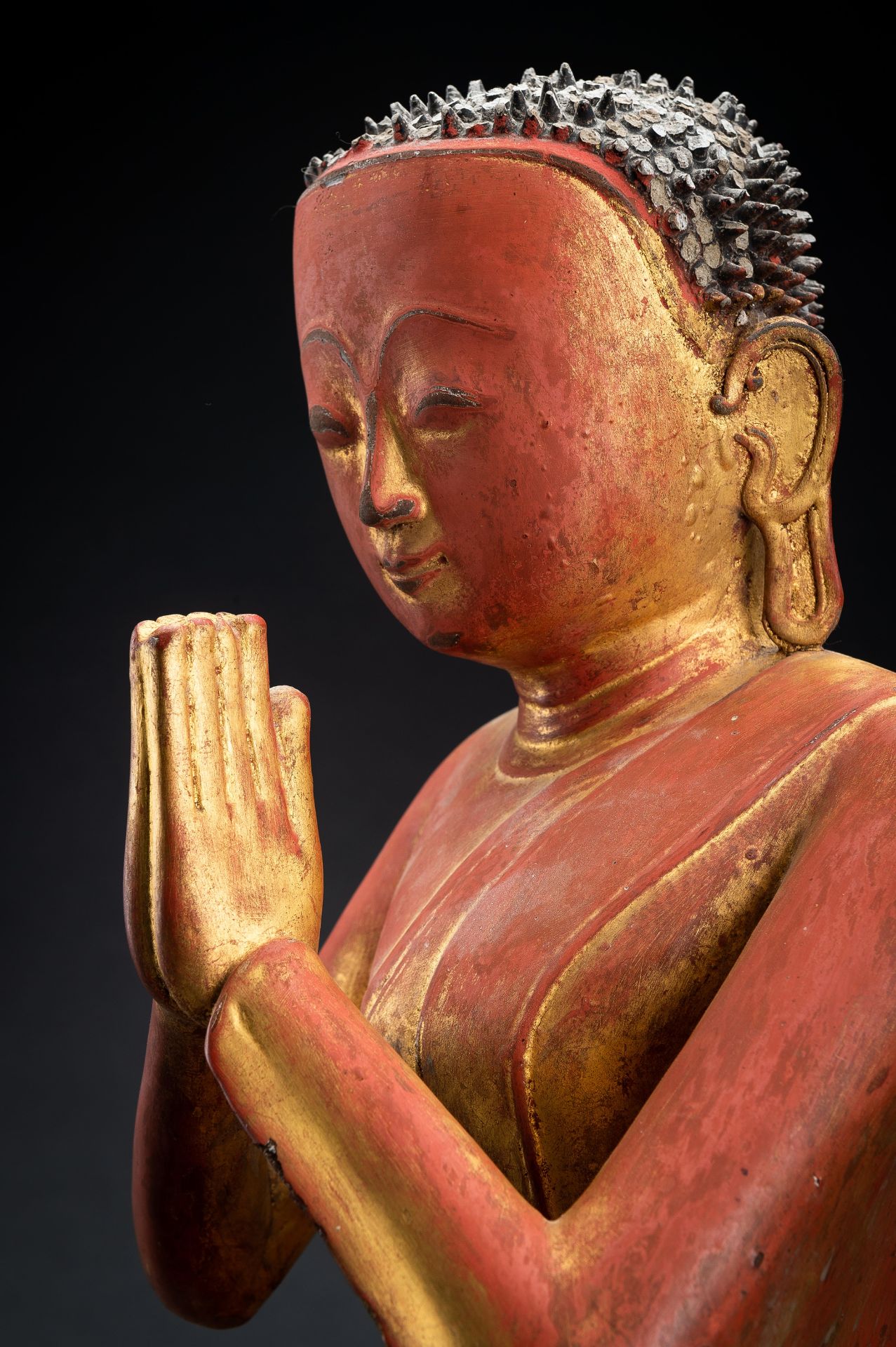 A BURMESE LACQUERED PAPER MACHE FIGURE OF A MONK, 18th - 19th CENTURY - Image 9 of 15