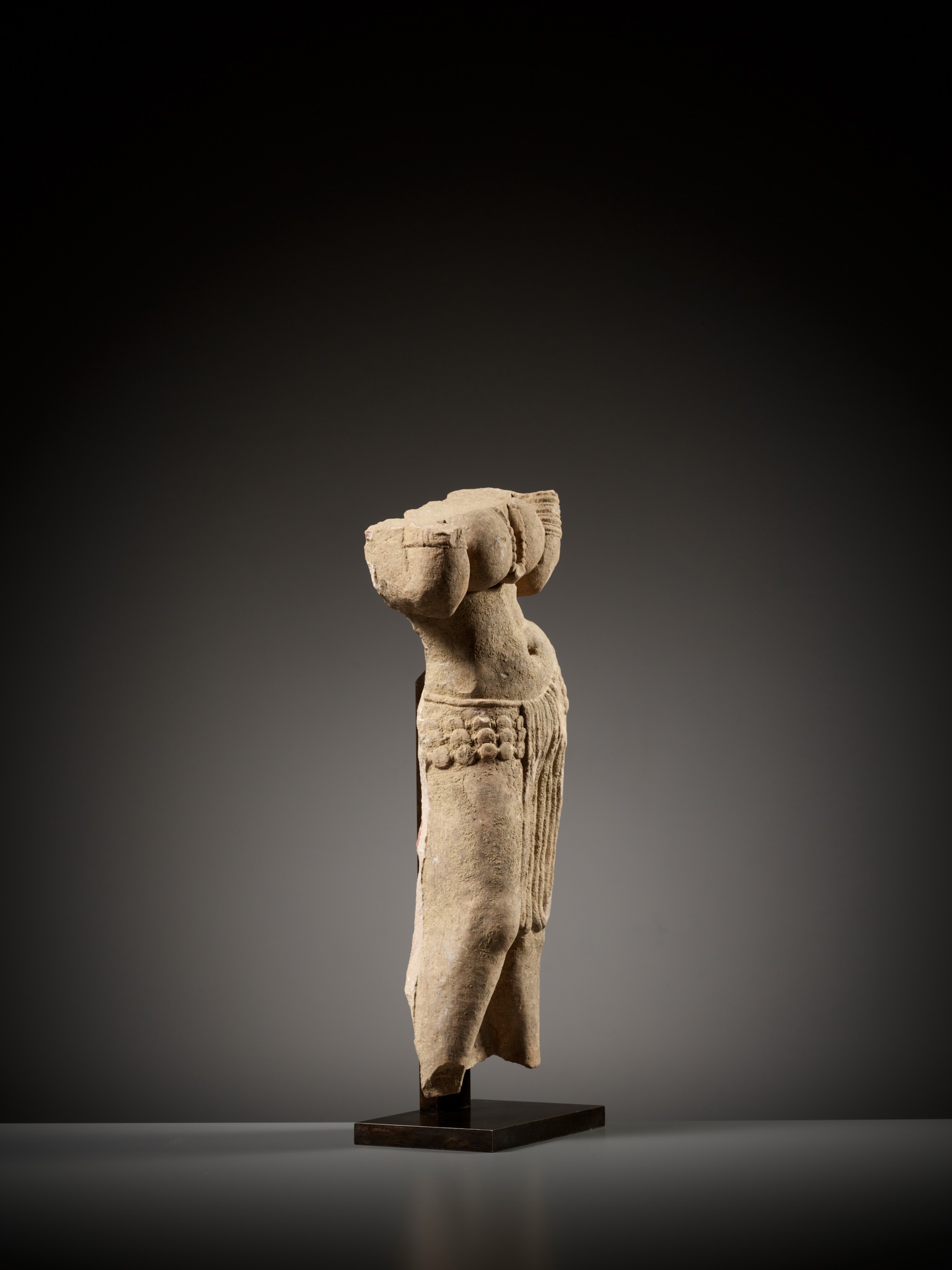 A SANDSTONE TORSO OF A YAKSHI, INDIA, MATHURA, KUSHAN PERIOD, 1ST-2ND CENTURY - Image 12 of 12